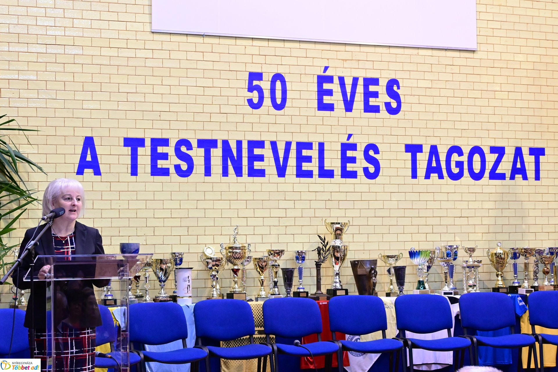 Pódiumbeszélgetés a  Nyíregyházi Vasvári Pál Gimnázium 50 éves testnevelési tagozatának ünnepségén