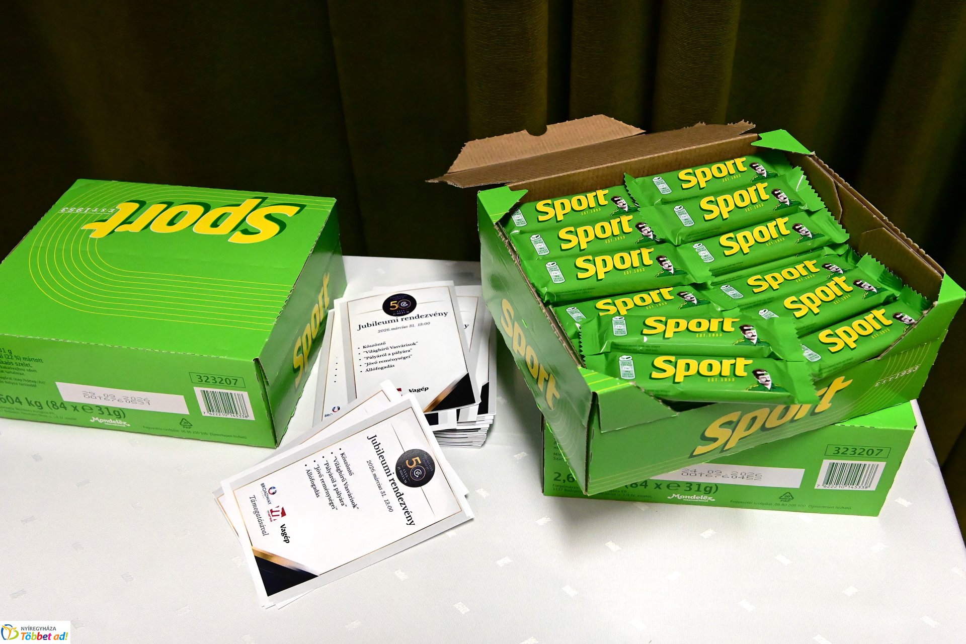 Pódiumbeszélgetés a  Nyíregyházi Vasvári Pál Gimnázium 50 éves testnevelési tagozatának ünnepségén