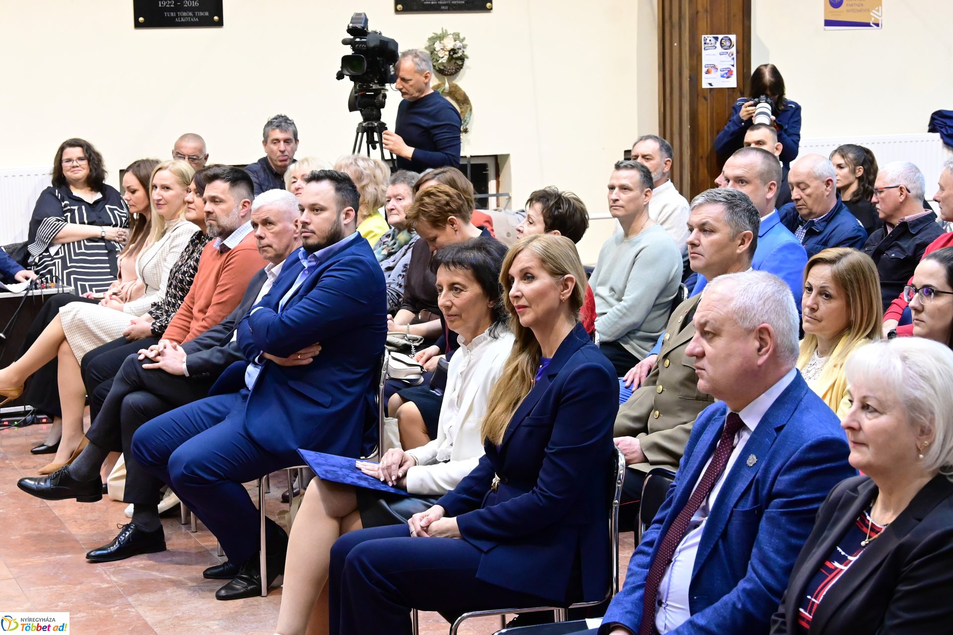 Pódiumbeszélgetés a  Nyíregyházi Vasvári Pál Gimnázium 50 éves testnevelési tagozatának ünnepségén