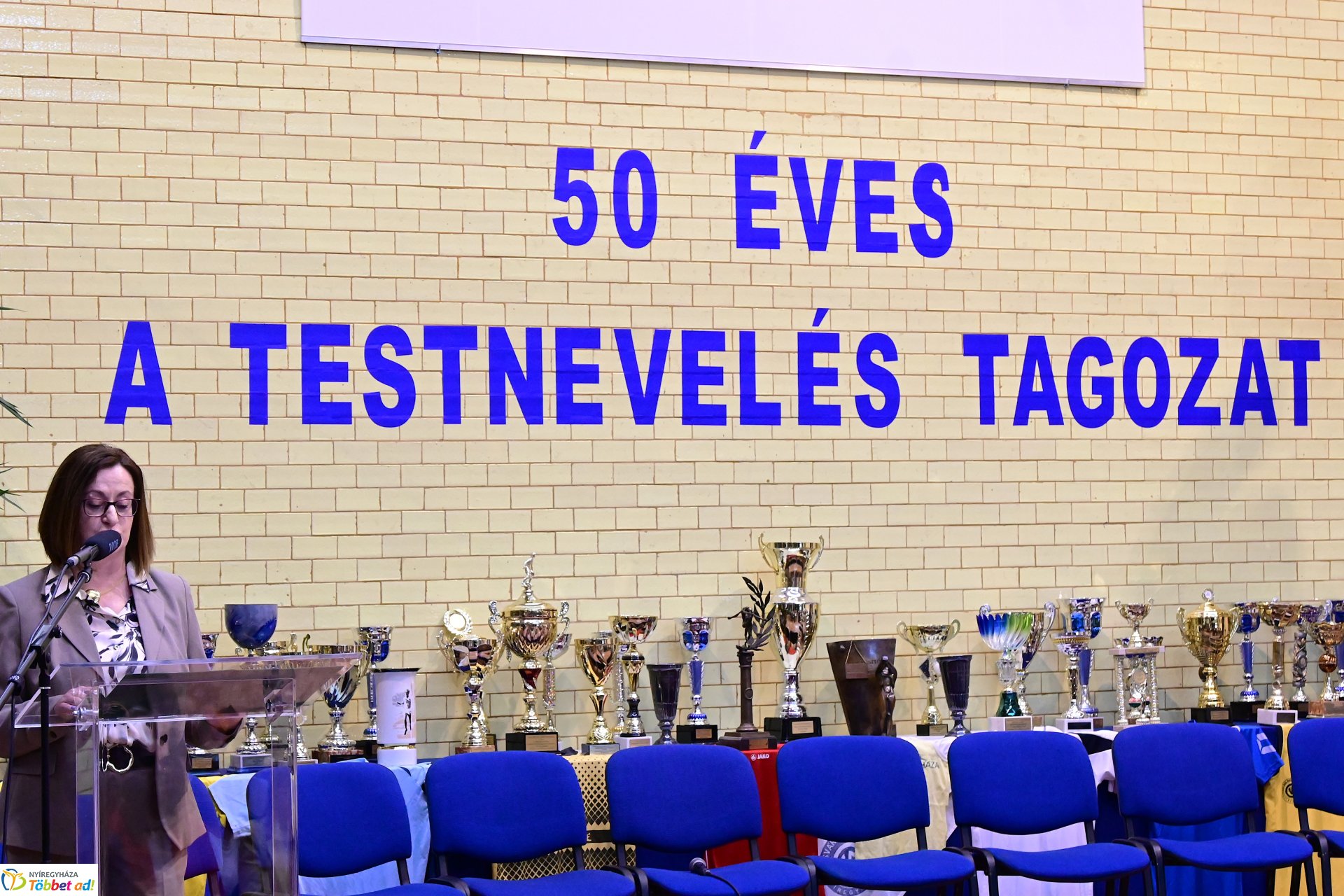 Pódiumbeszélgetés a  Nyíregyházi Vasvári Pál Gimnázium 50 éves testnevelési tagozatának ünnepségén