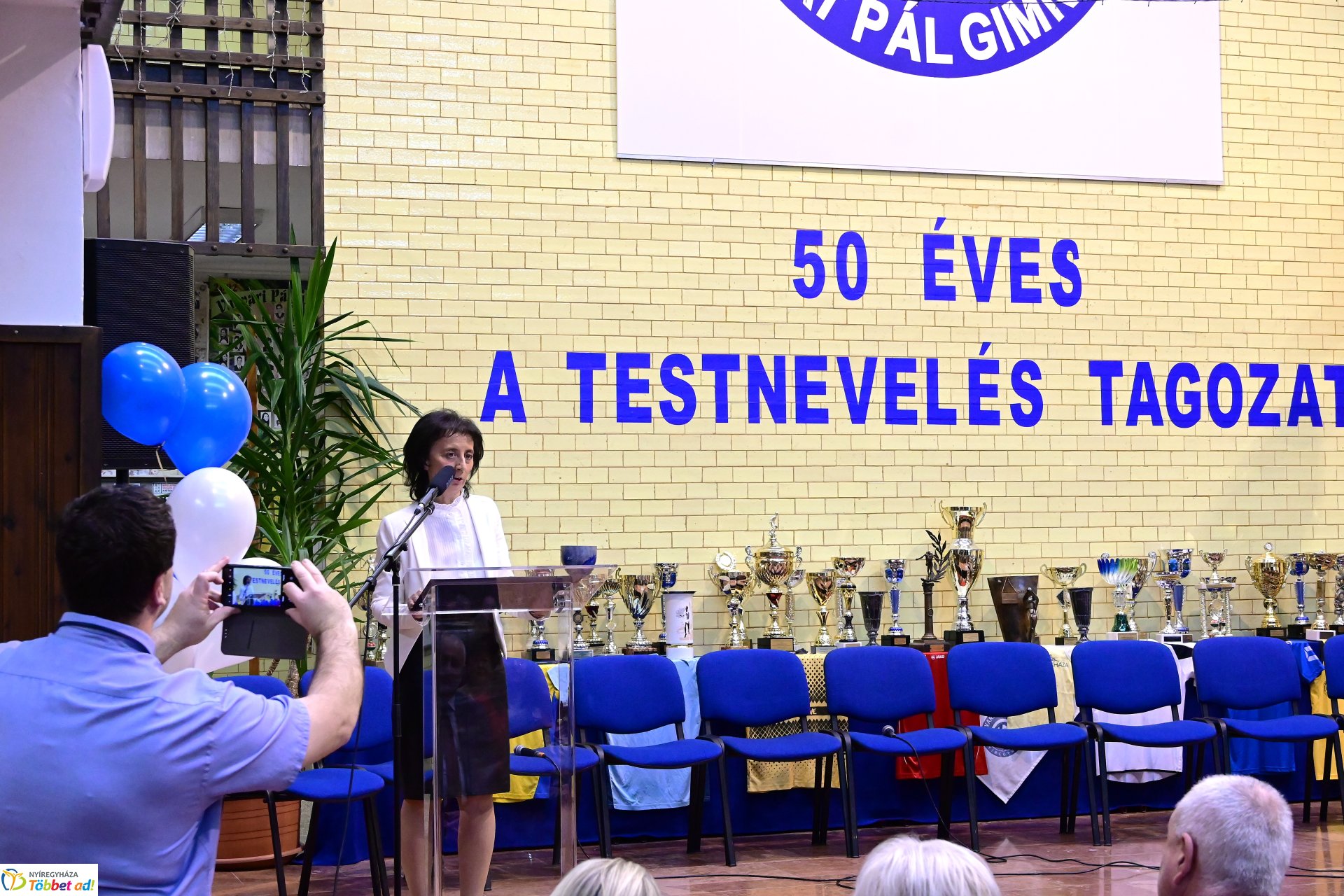 Pódiumbeszélgetés a  Nyíregyházi Vasvári Pál Gimnázium 50 éves testnevelési tagozatának ünnepségén