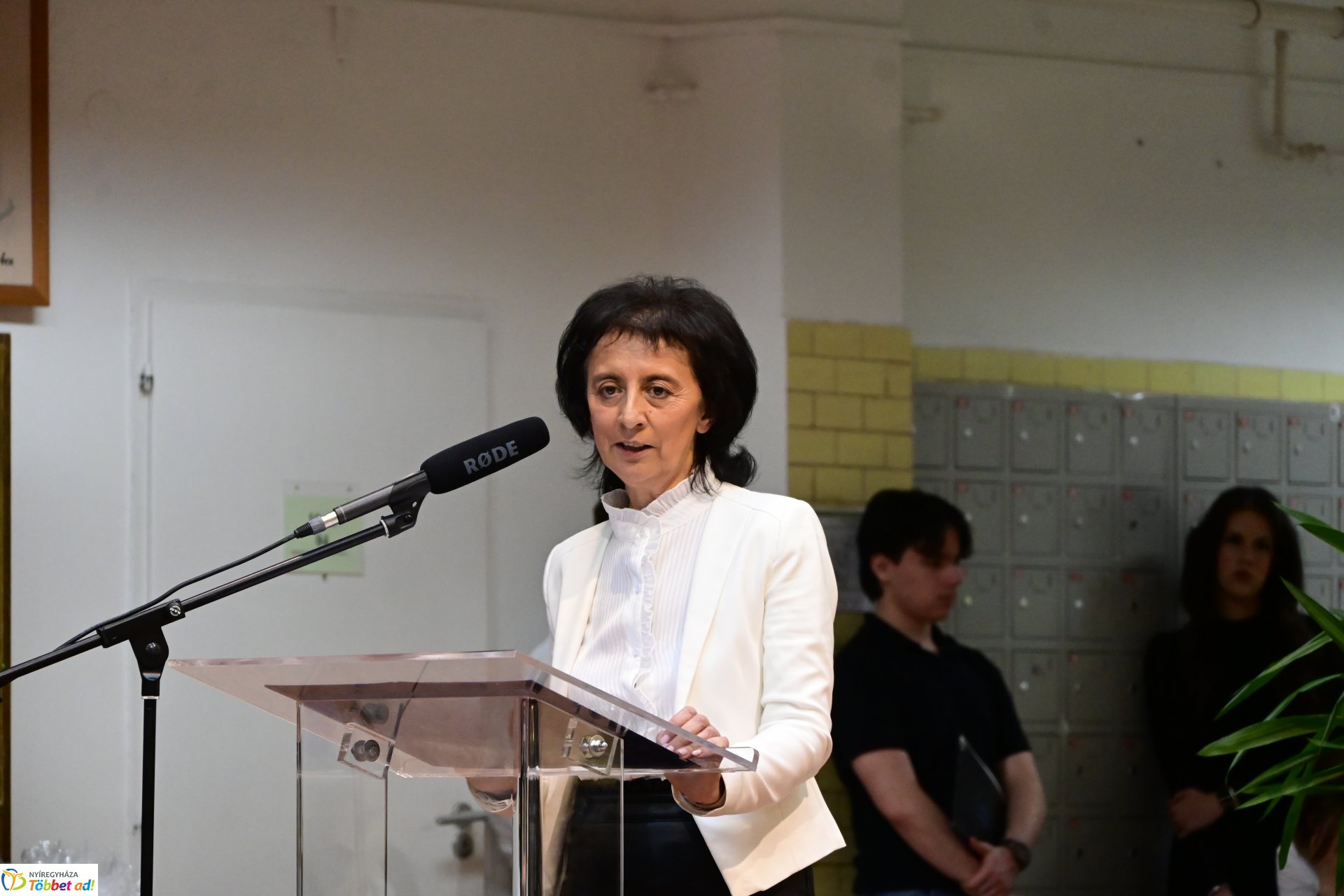 Pódiumbeszélgetés a  Nyíregyházi Vasvári Pál Gimnázium 50 éves testnevelési tagozatának ünnepségén