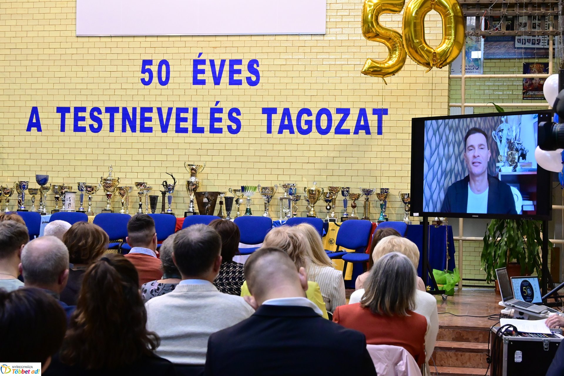 Pódiumbeszélgetés a  Nyíregyházi Vasvári Pál Gimnázium 50 éves testnevelési tagozatának ünnepségén