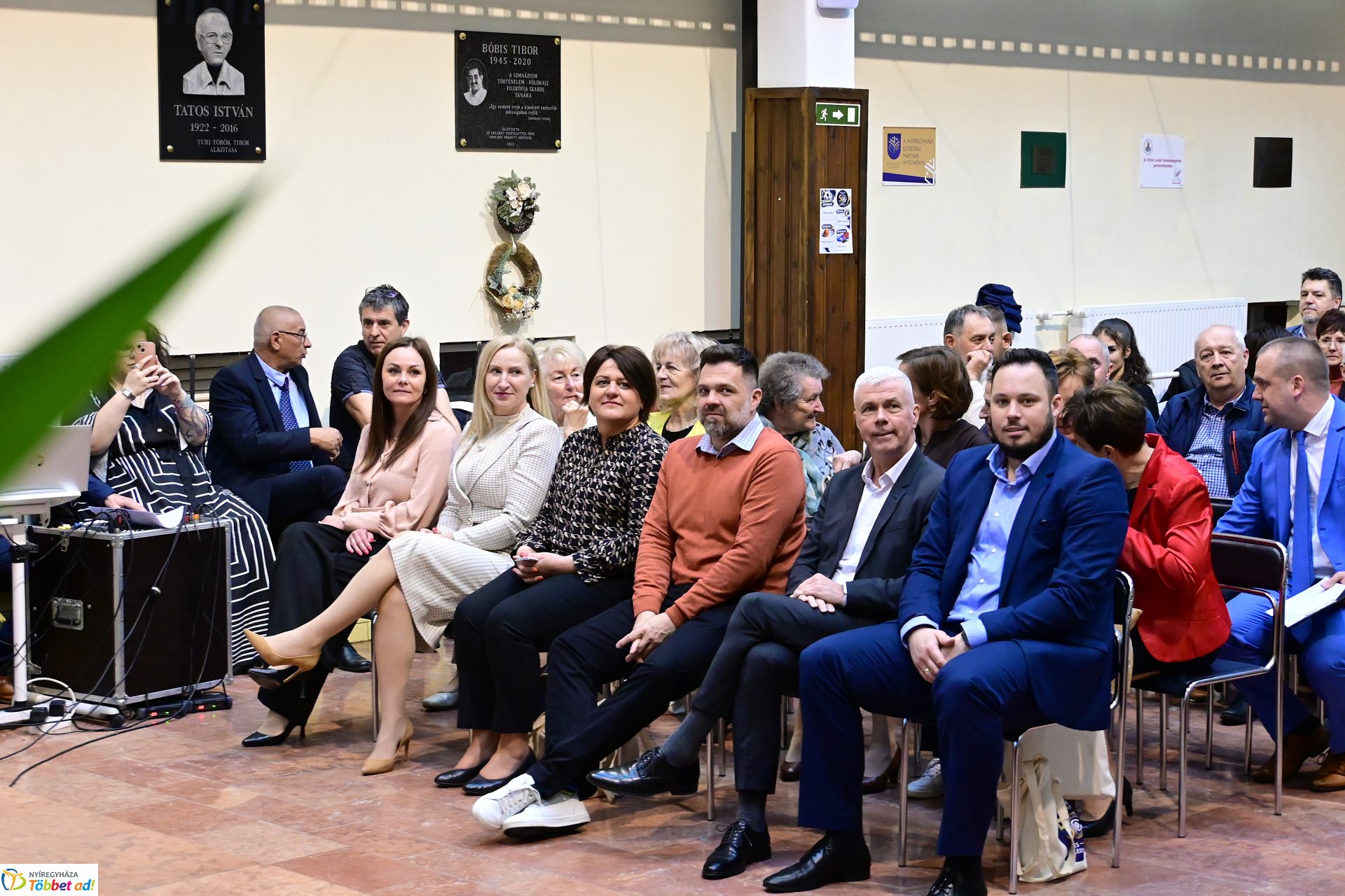 Pódiumbeszélgetés a  Nyíregyházi Vasvári Pál Gimnázium 50 éves testnevelési tagozatának ünnepségén