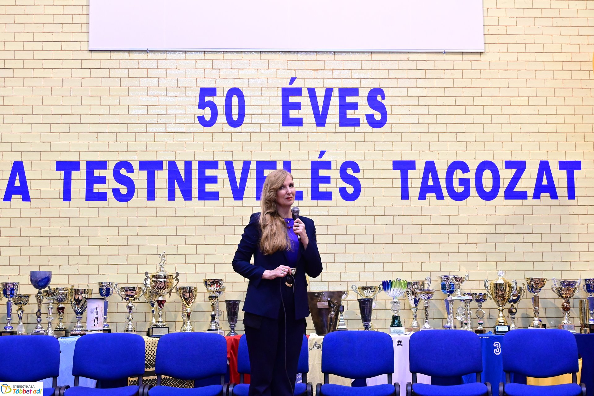 Pódiumbeszélgetés a  Nyíregyházi Vasvári Pál Gimnázium 50 éves testnevelési tagozatának ünnepségén