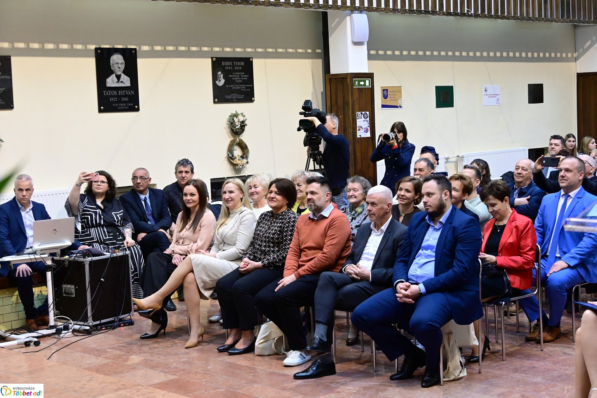 Pódiumbeszélgetés a  Nyíregyházi Vasvári Pál Gimnázium 50 éves testnevelési tagozatának ünnepségén