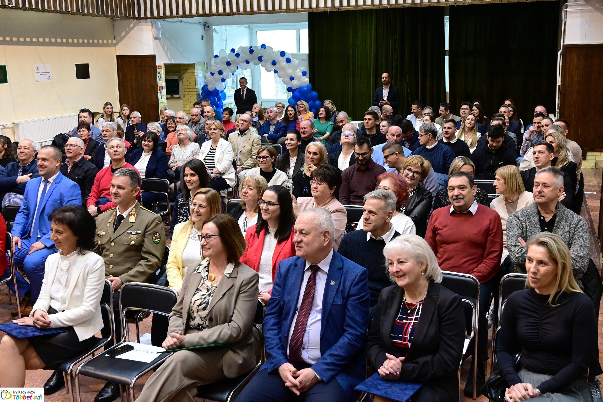 Pódiumbeszélgetés a  Nyíregyházi Vasvári Pál Gimnázium 50 éves testnevelési tagozatának ünnepségén