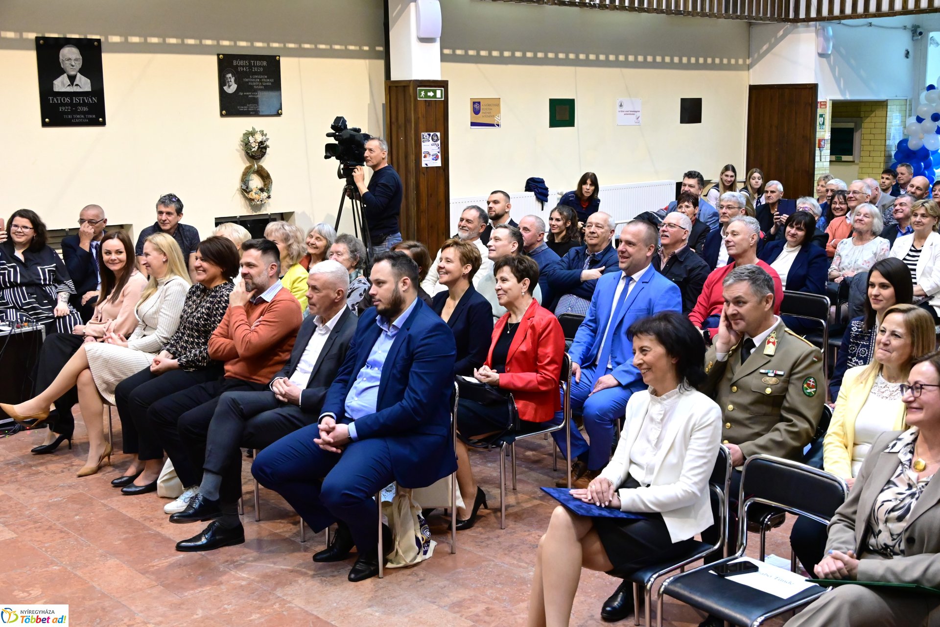 Pódiumbeszélgetés a  Nyíregyházi Vasvári Pál Gimnázium 50 éves testnevelési tagozatának ünnepségén