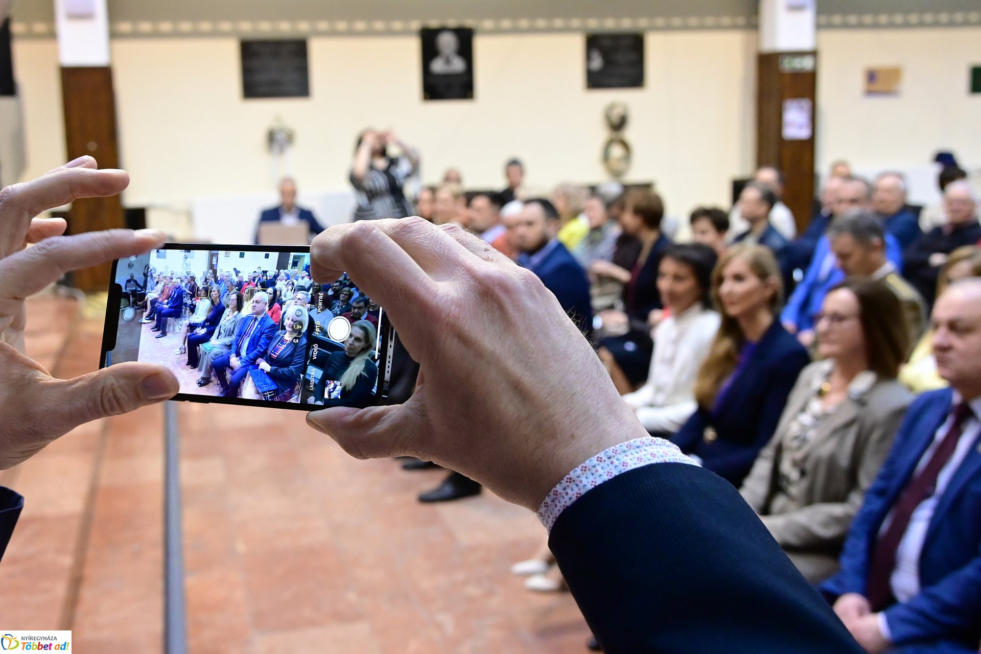 Pódiumbeszélgetés a  Nyíregyházi Vasvári Pál Gimnázium 50 éves testnevelési tagozatának ünnepségén