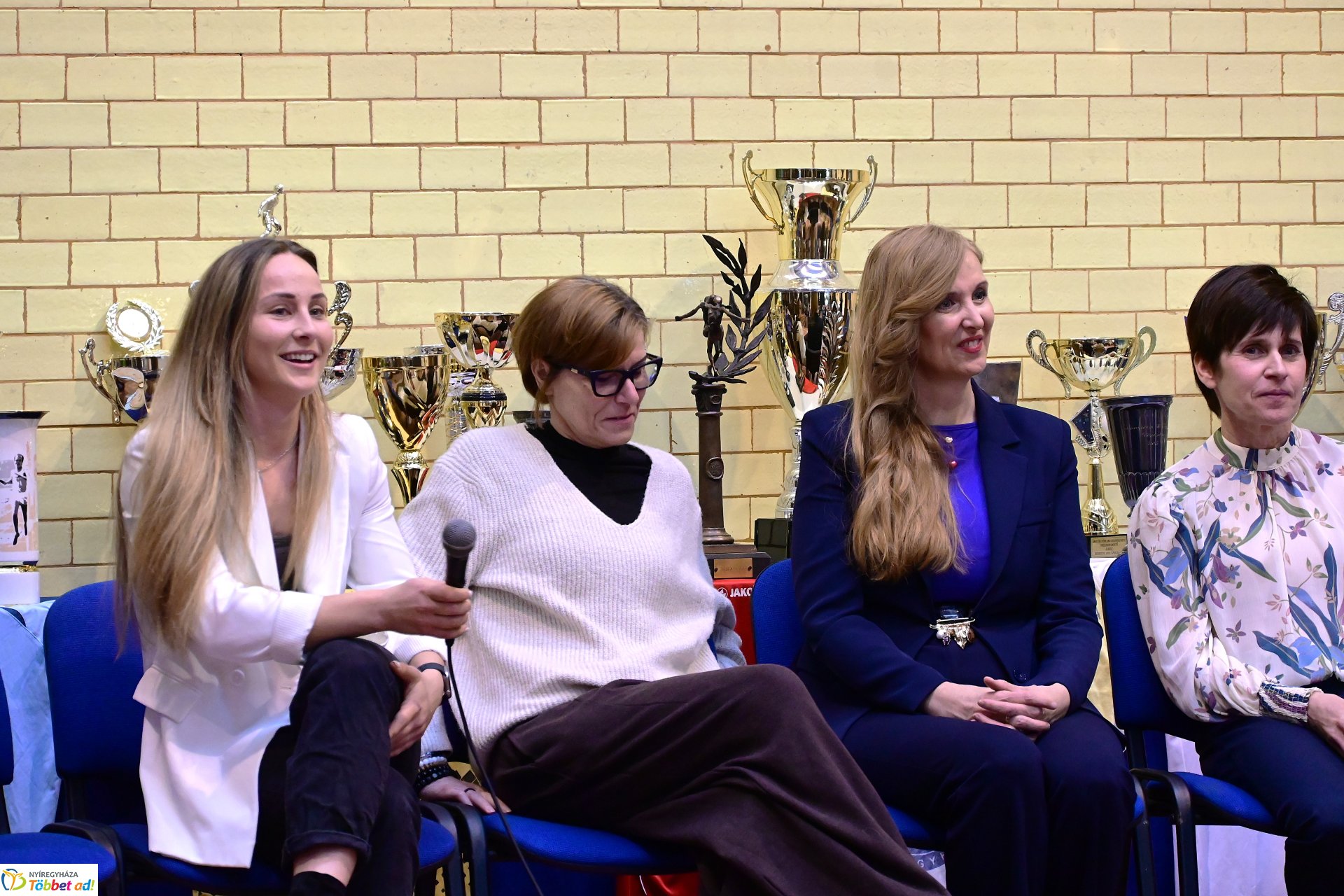 Pódiumbeszélgetés a  Nyíregyházi Vasvári Pál Gimnázium 50 éves testnevelési tagozatának ünnepségén