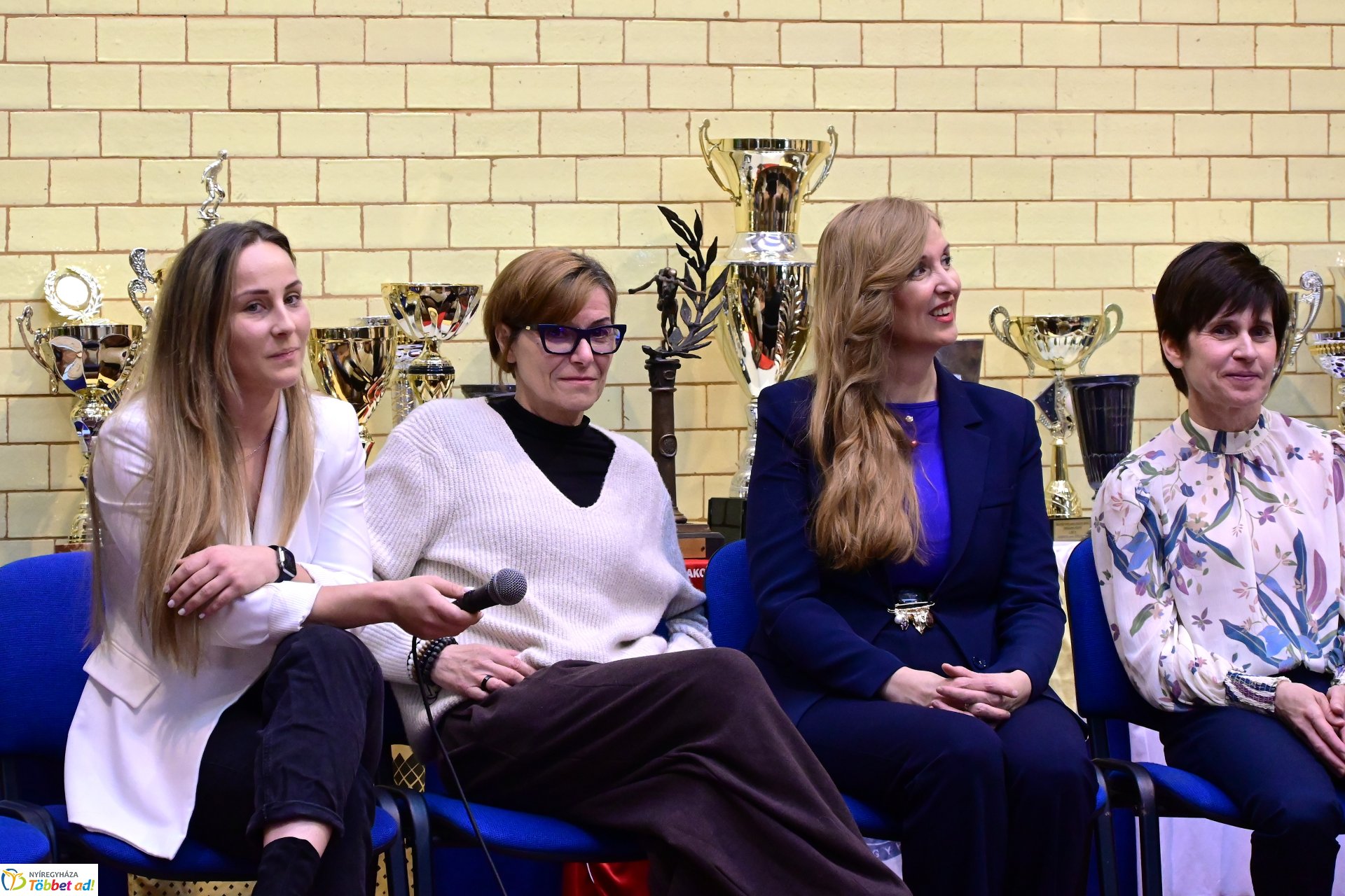 Pódiumbeszélgetés a  Nyíregyházi Vasvári Pál Gimnázium 50 éves testnevelési tagozatának ünnepségén