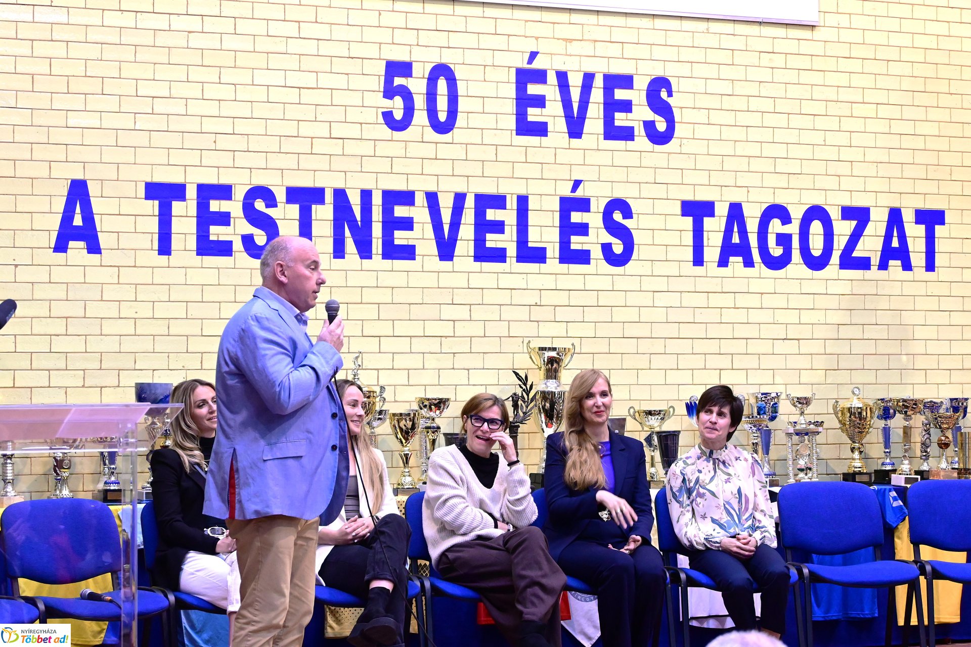 Pódiumbeszélgetés a  Nyíregyházi Vasvári Pál Gimnázium 50 éves testnevelési tagozatának ünnepségén