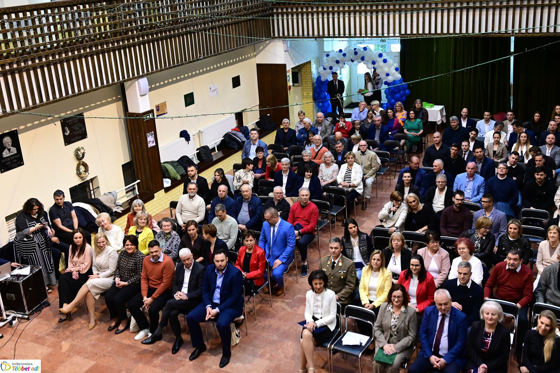 Pódiumbeszélgetés a  Nyíregyházi Vasvári Pál Gimnázium 50 éves testnevelési tagozatának ünnepségén