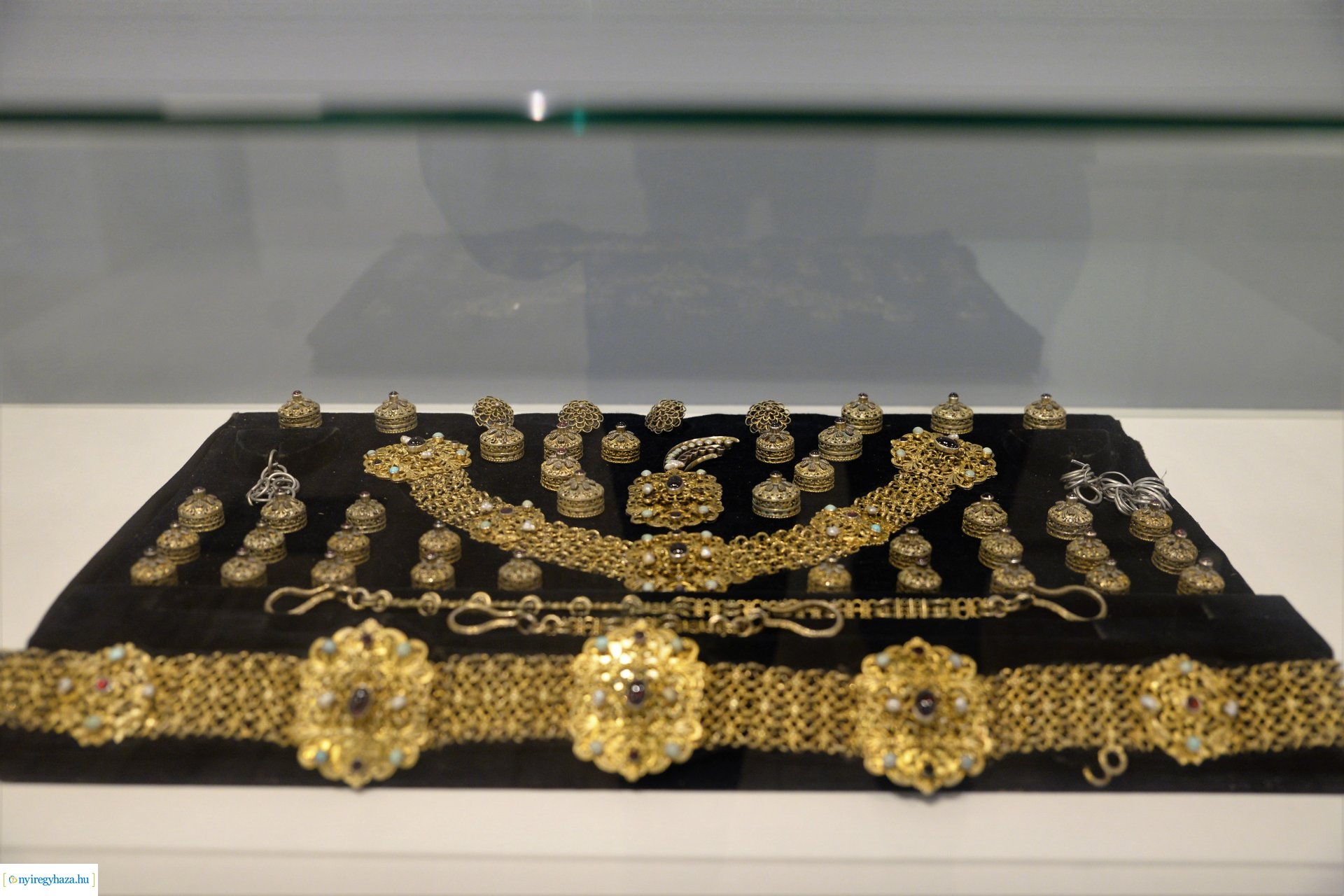 Polgármesteri szemle a Kállay Gyűjtemény épületében