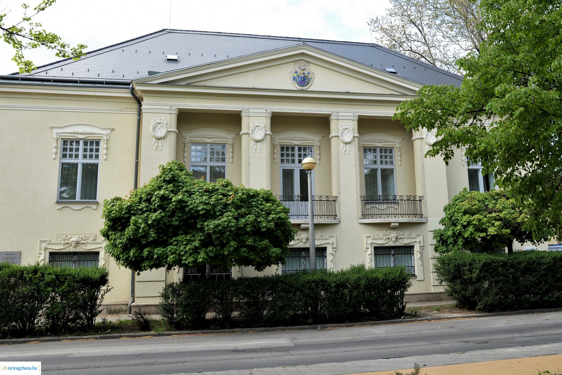 Polgármesteri szemle a Kállay Gyűjtemény épületében