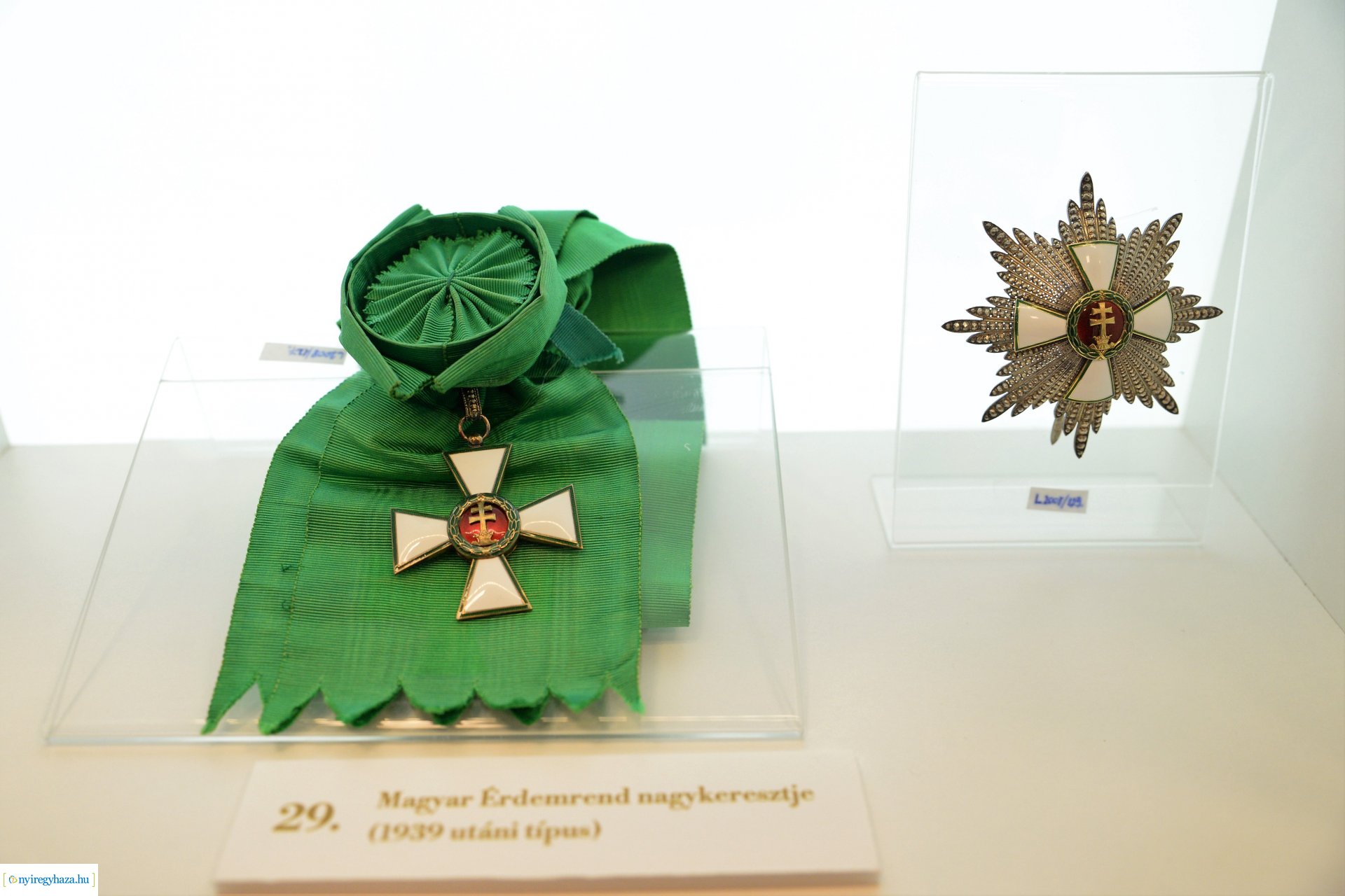 Polgármesteri szemle a Kállay Gyűjtemény épületében