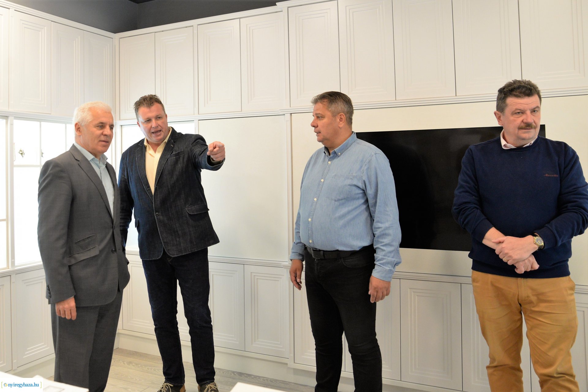 Polgármesteri szemle a Kállay Gyűjtemény épületében