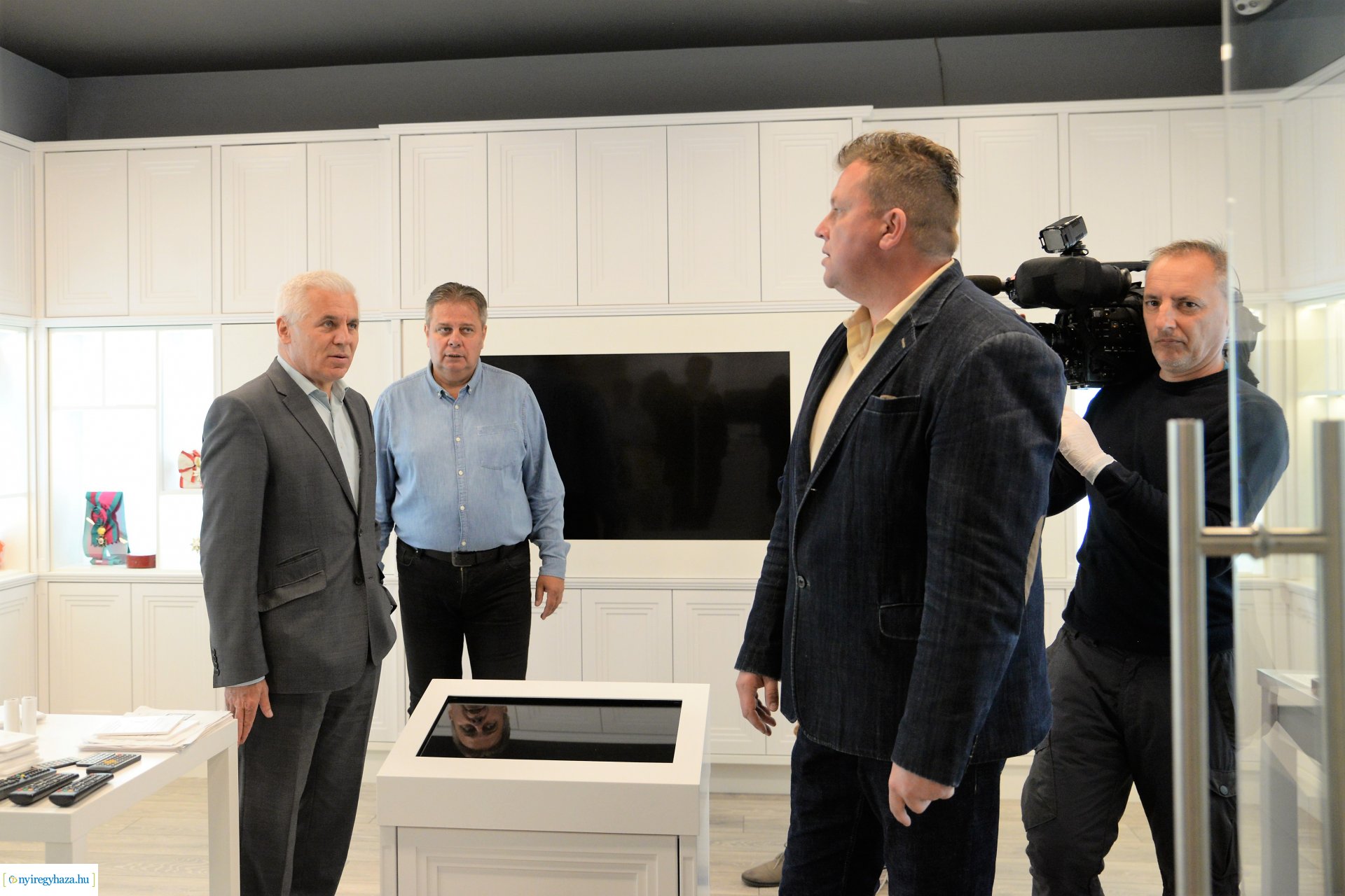 Polgármesteri szemle a Kállay Gyűjtemény épületében