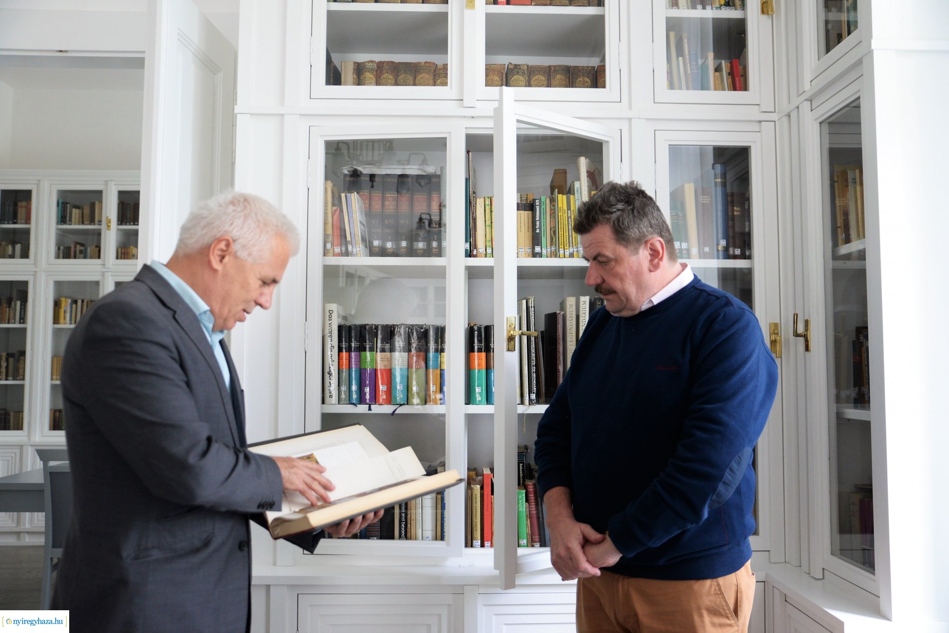 Polgármesteri szemle a Kállay Gyűjtemény épületében