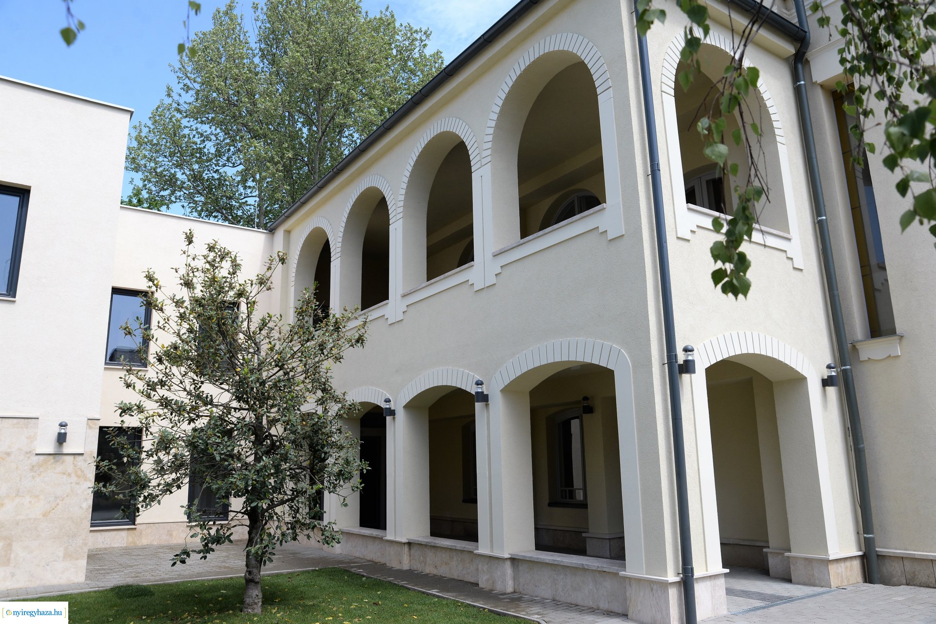 Polgármesteri szemle a Kállay Gyűjtemény épületében