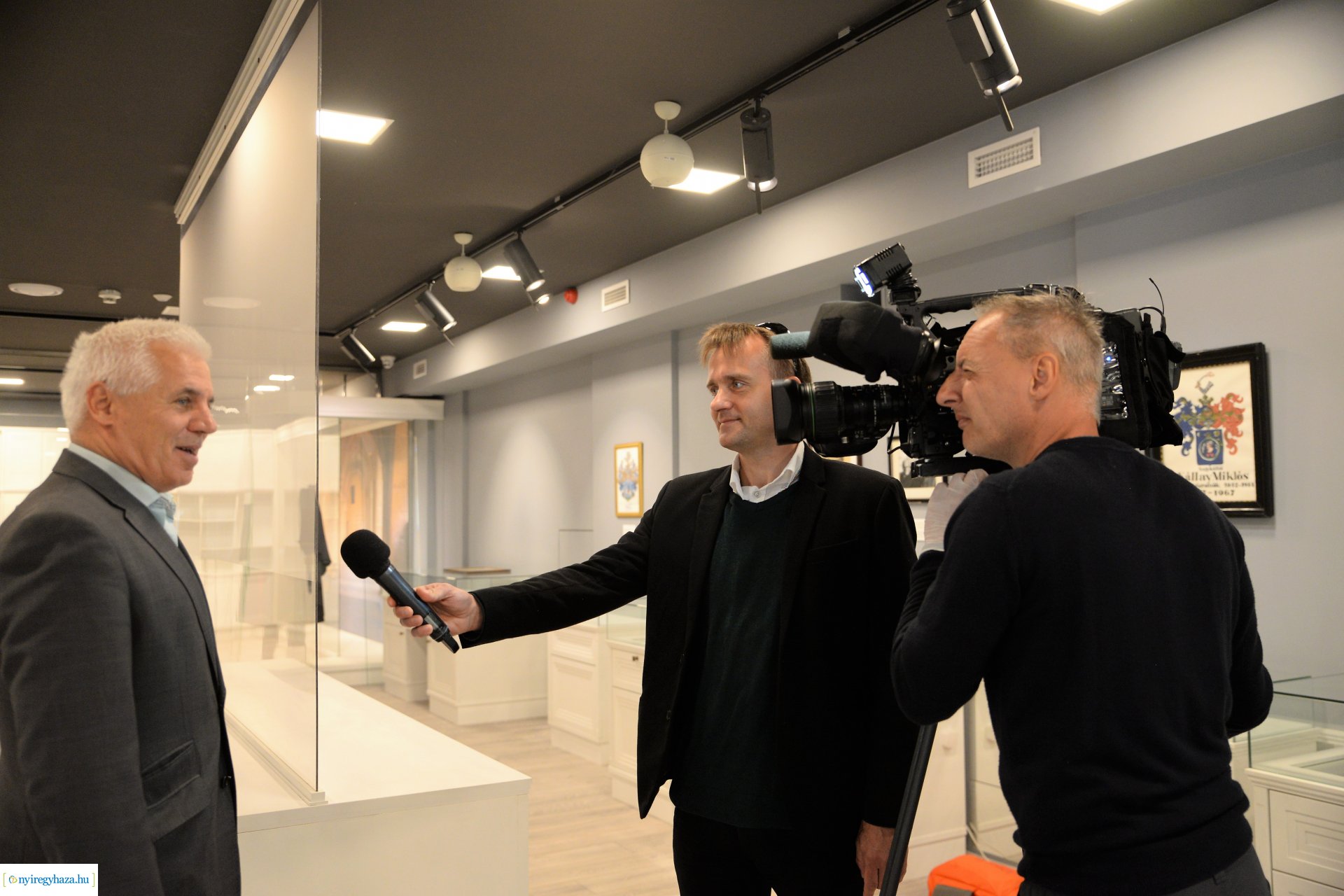 Polgármesteri szemle a Kállay Gyűjtemény épületében