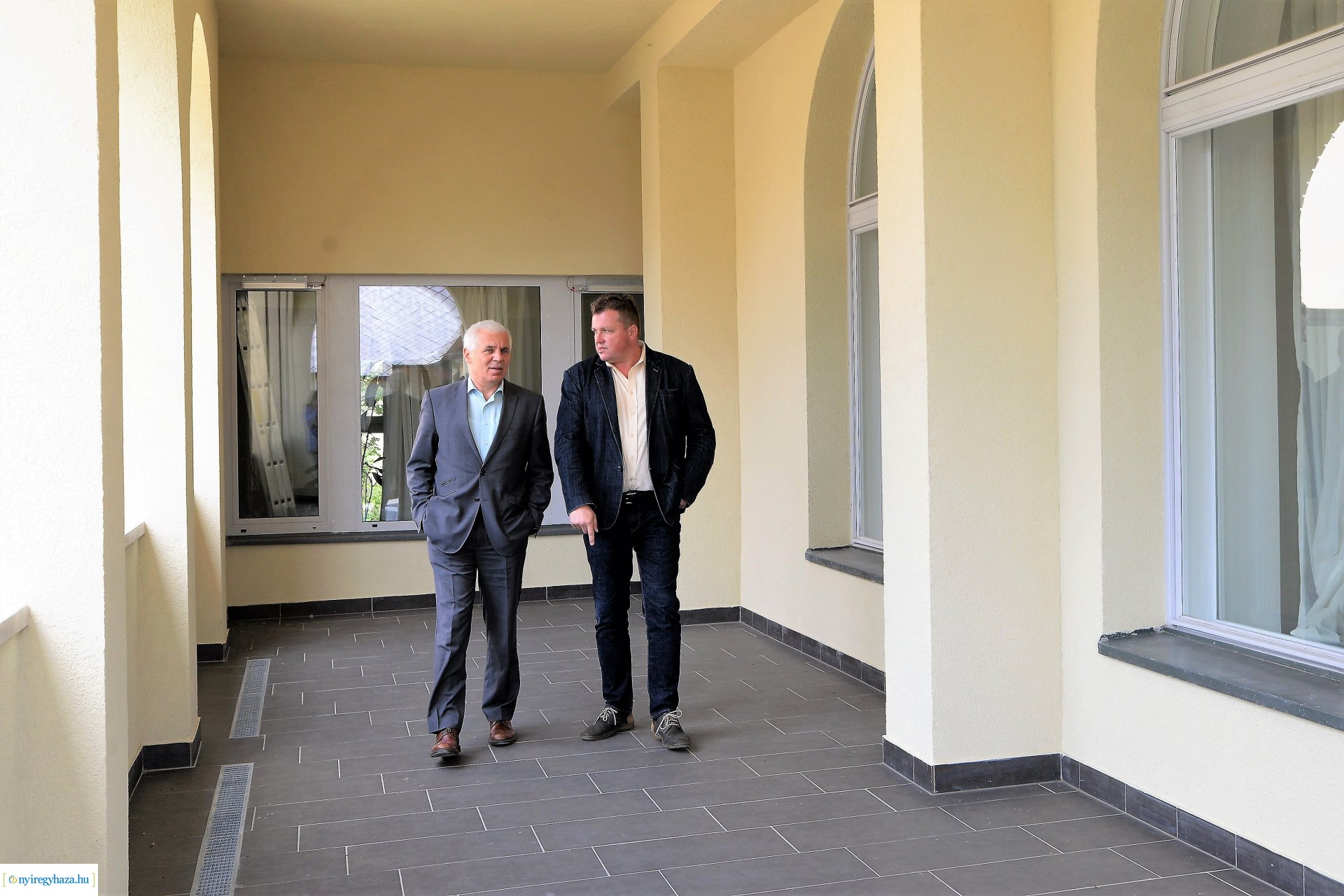 Polgármesteri szemle a Kállay Gyűjtemény épületében