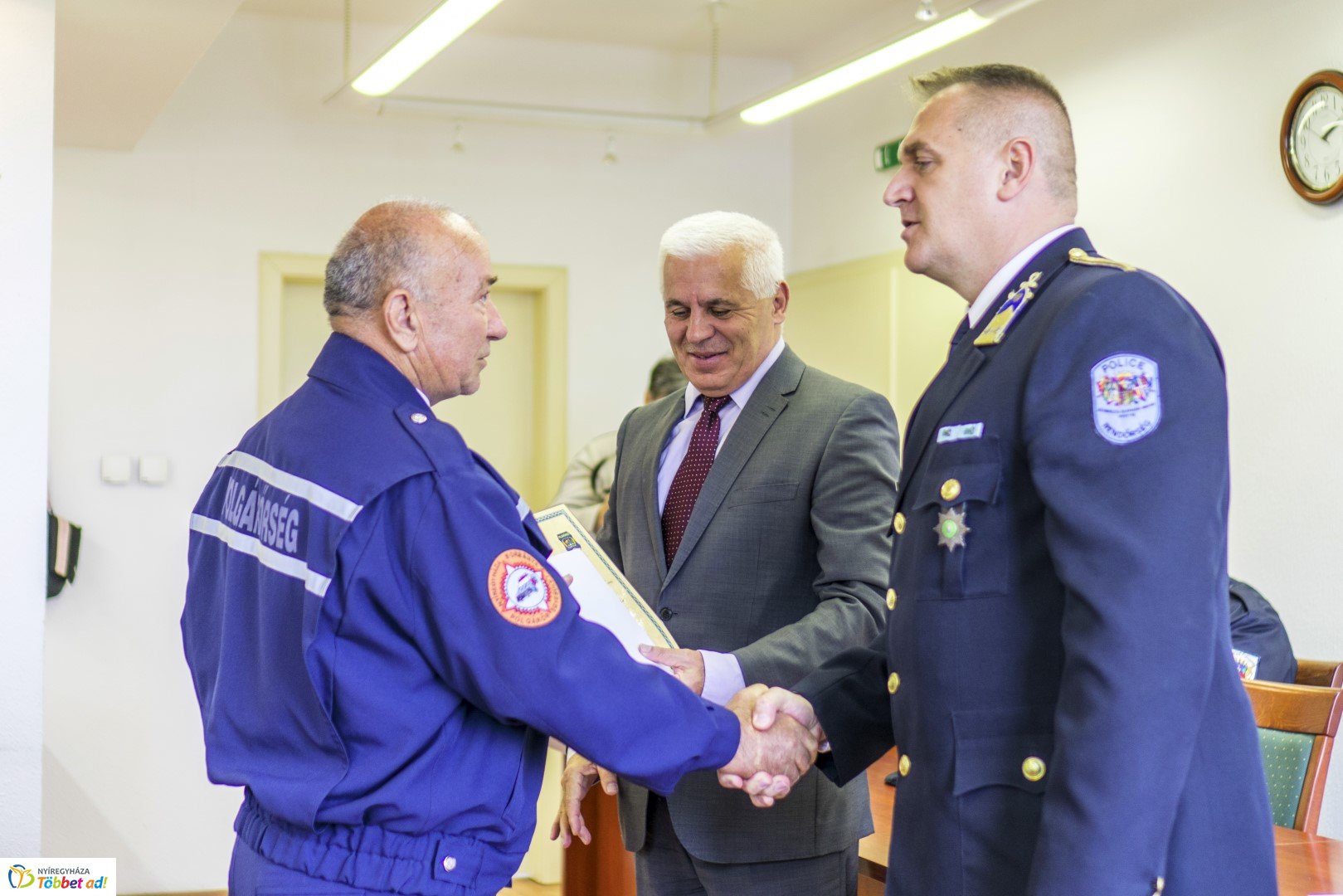 Rendőröket, polgárőröket és közterület-felügyelőket jutalmaztak
