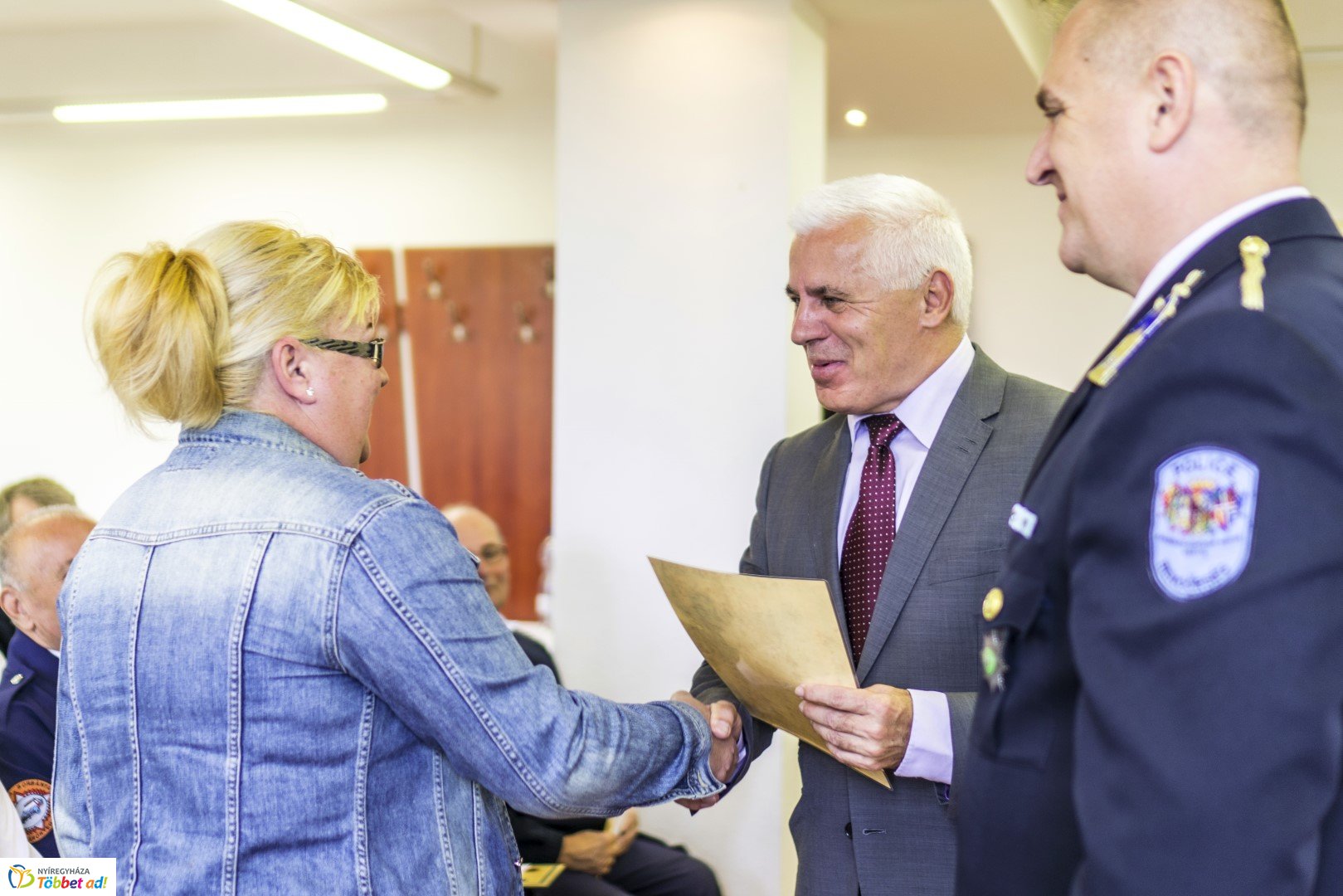 Rendőröket, polgárőröket és közterület-felügyelőket jutalmaztak