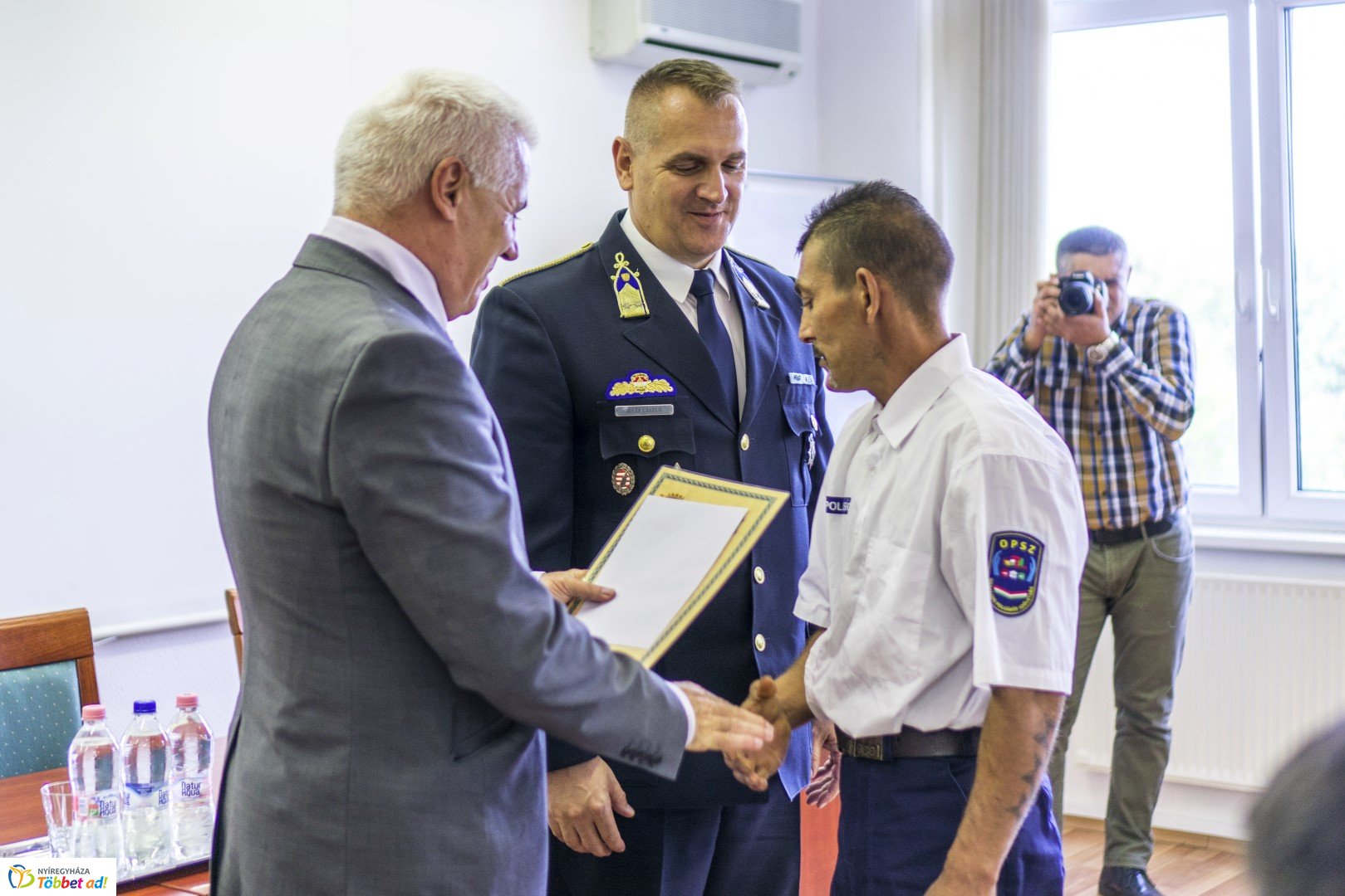 Rendőröket, polgárőröket és közterület-felügyelőket jutalmaztak