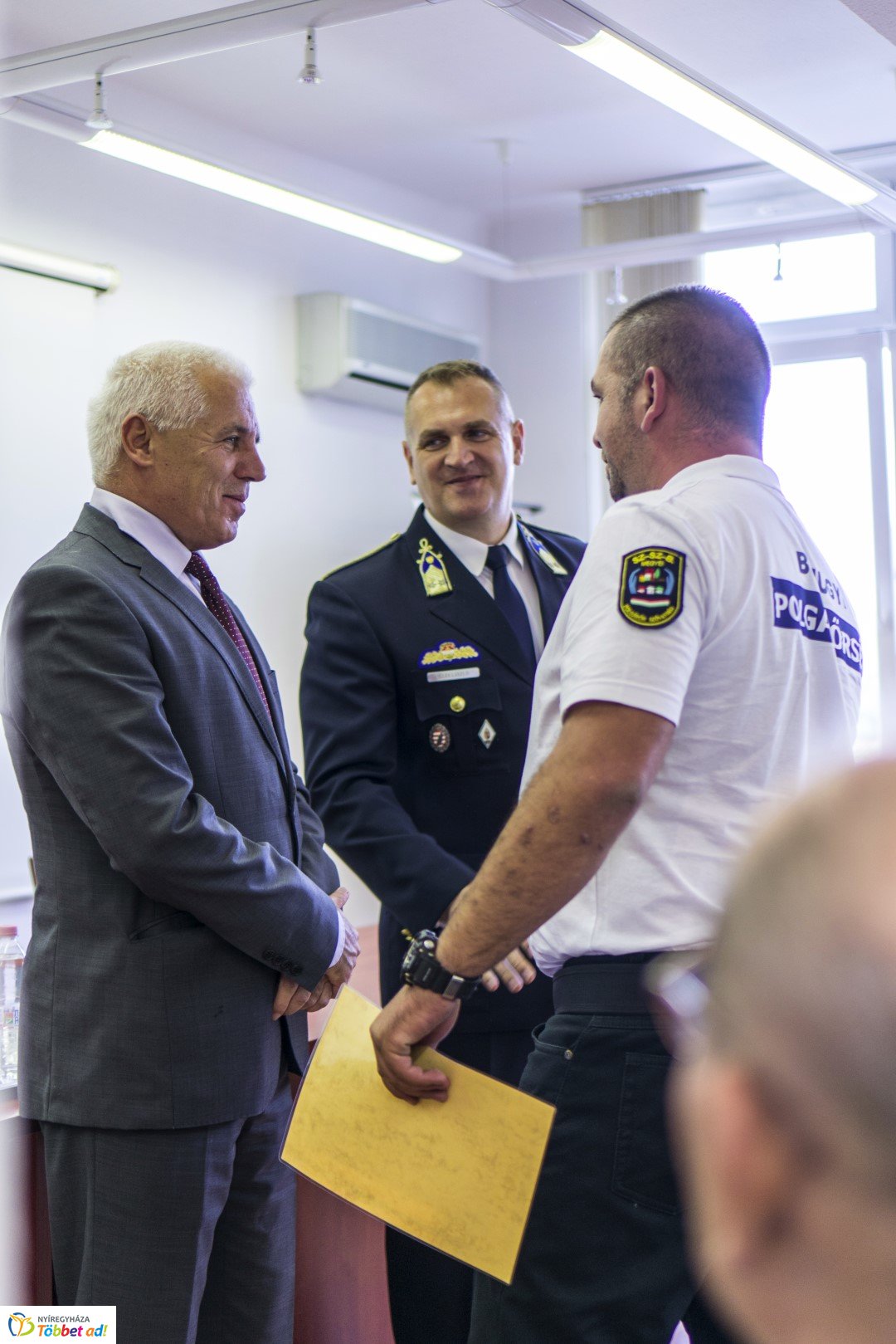 Rendőröket, polgárőröket és közterület-felügyelőket jutalmaztak