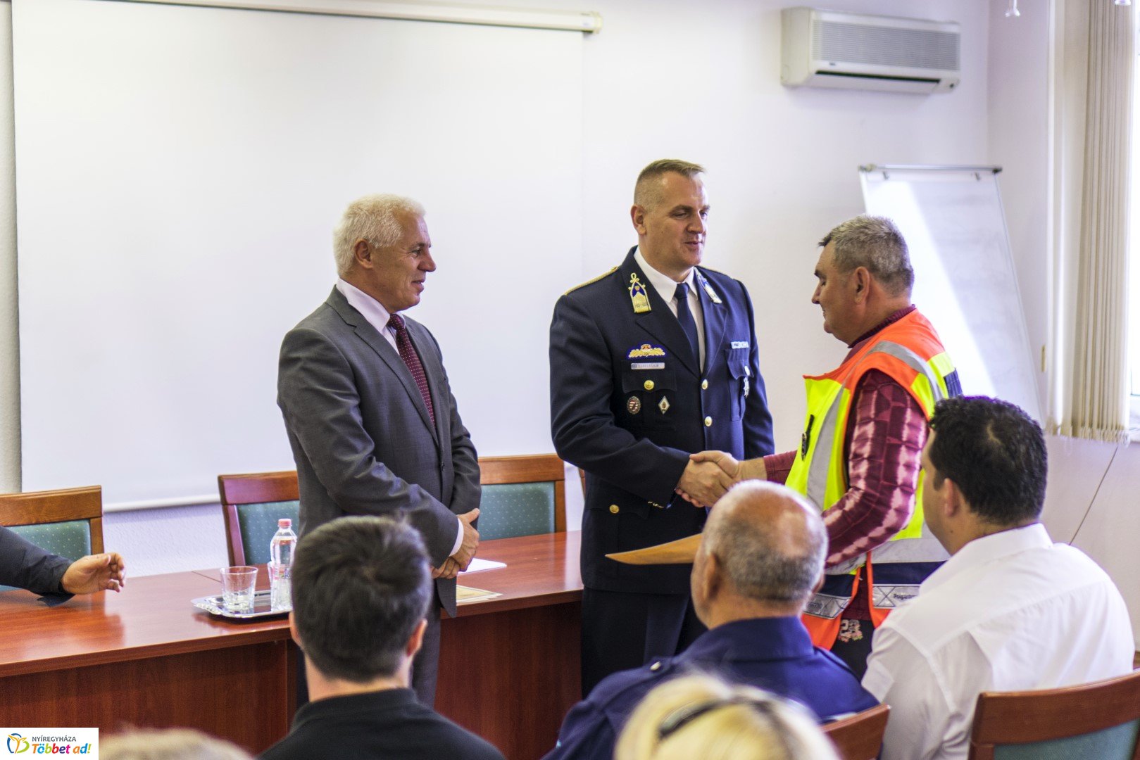 Rendőröket, polgárőröket és közterület-felügyelőket jutalmaztak