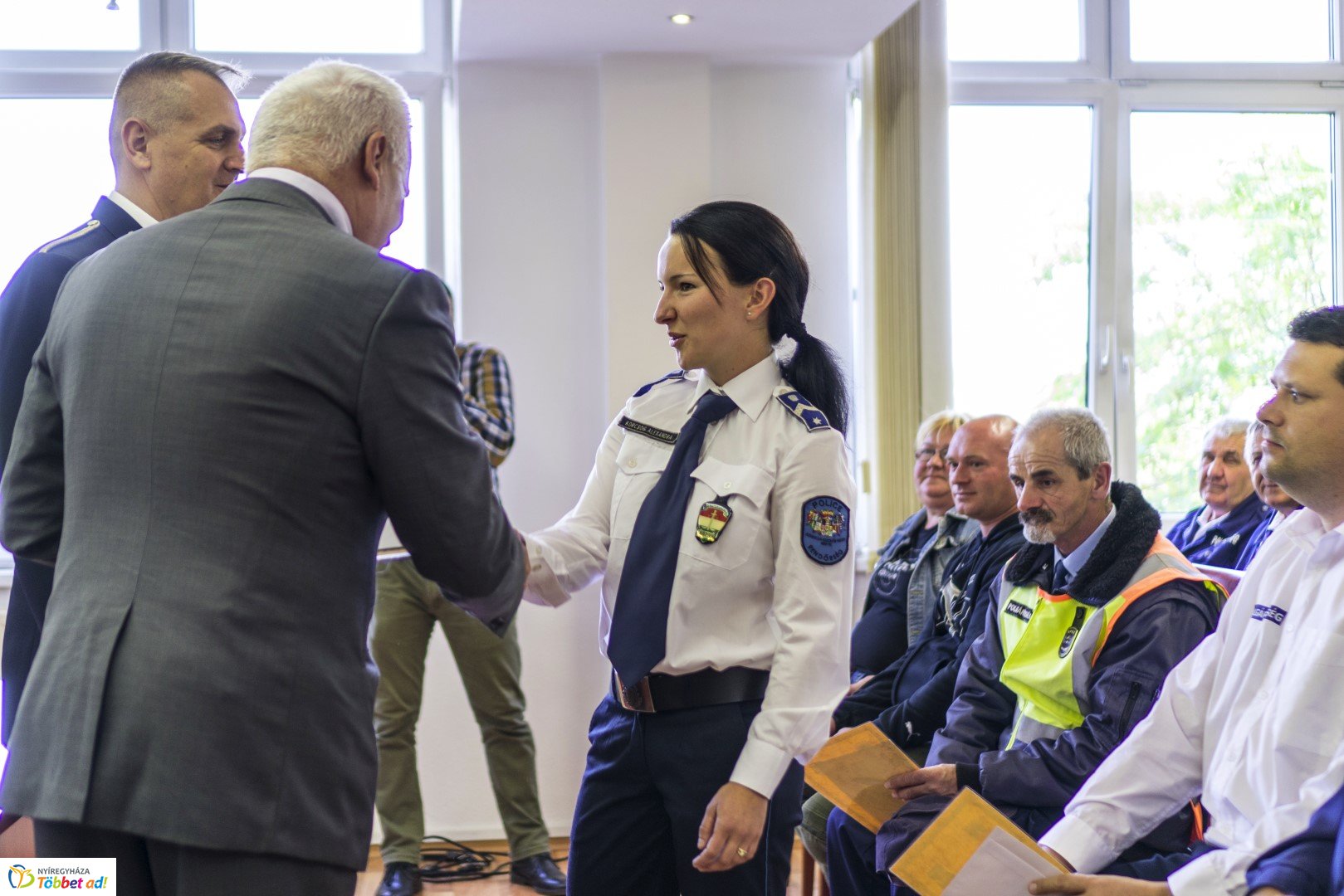 Rendőröket, polgárőröket és közterület-felügyelőket jutalmaztak