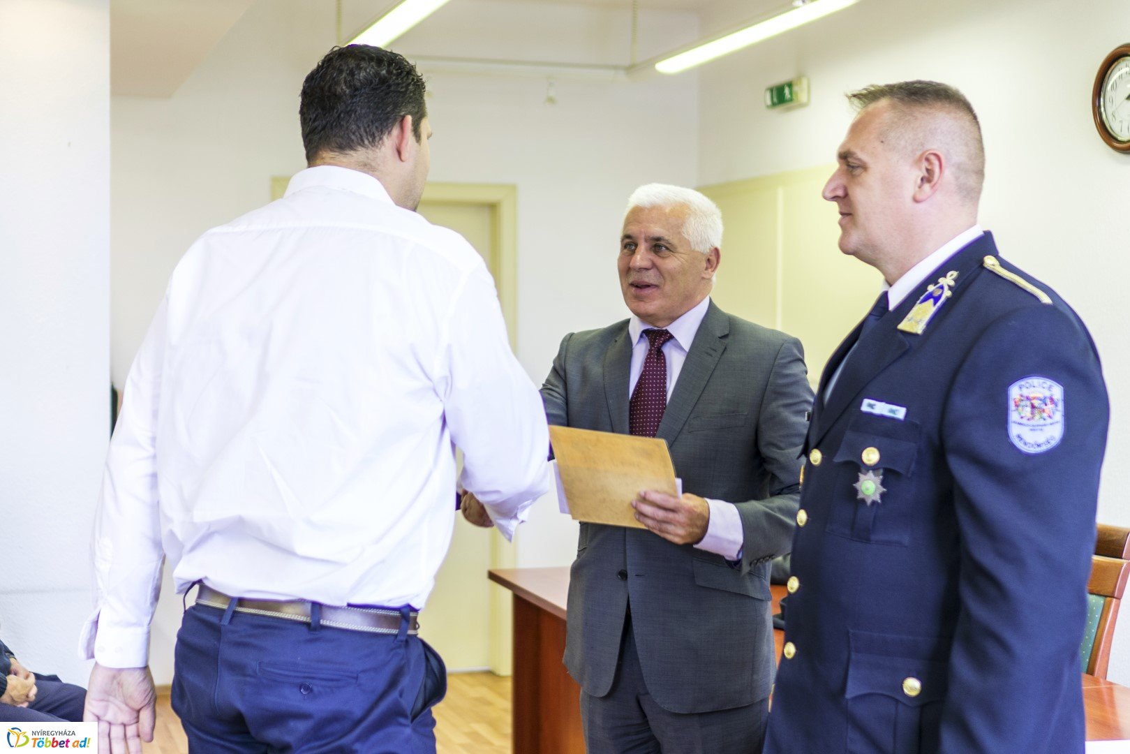 Rendőröket, polgárőröket és közterület-felügyelőket jutalmaztak