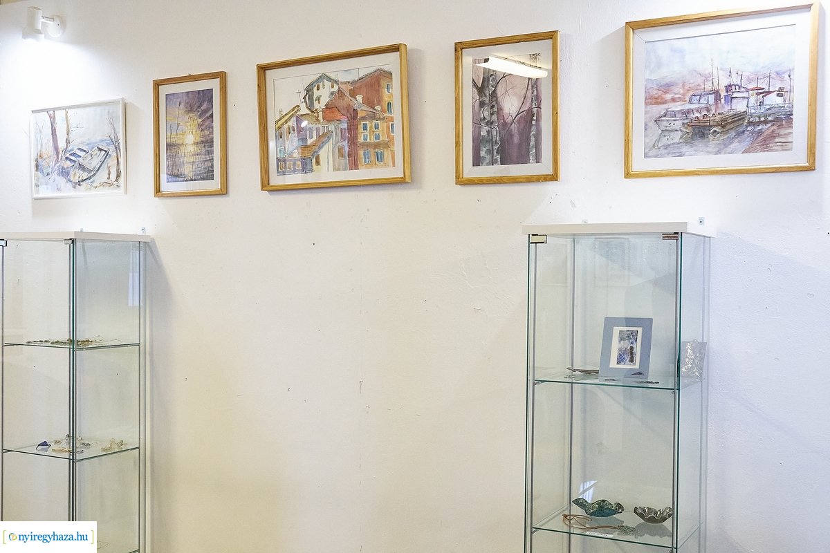 Porkoláb Éva kiállítása a Zrínyi Ilona gimnáziumban