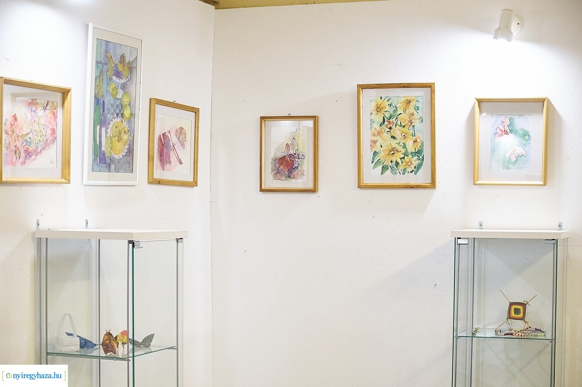 Porkoláb Éva kiállítása a Zrínyi Ilona gimnáziumban