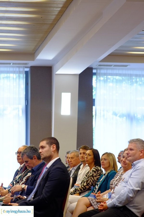 Portfolio gazdasági konferencia