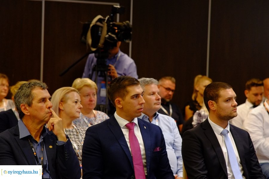 Portfolio gazdasági konferencia