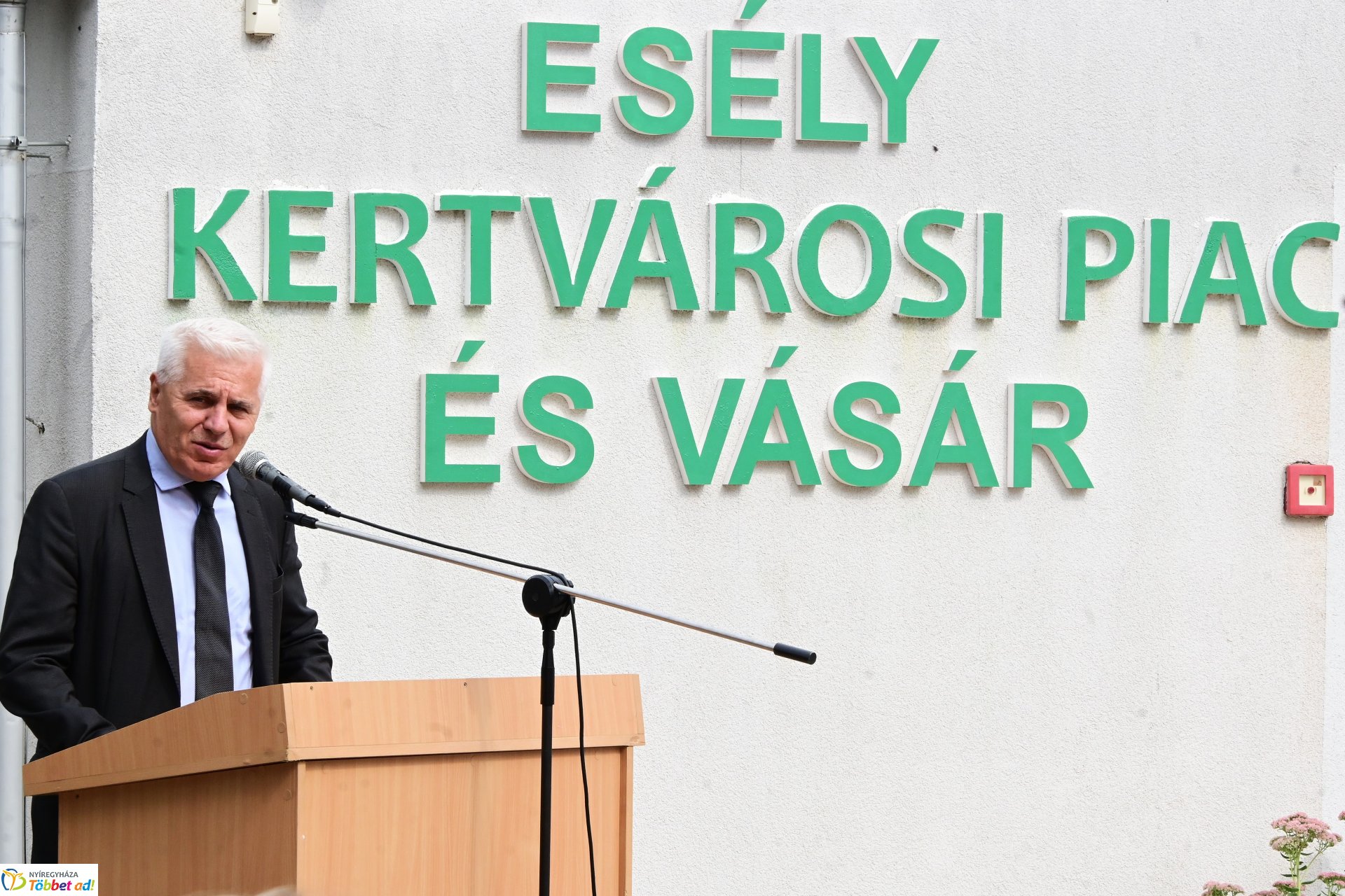 Posta és piac nyílt a Kertvárosban