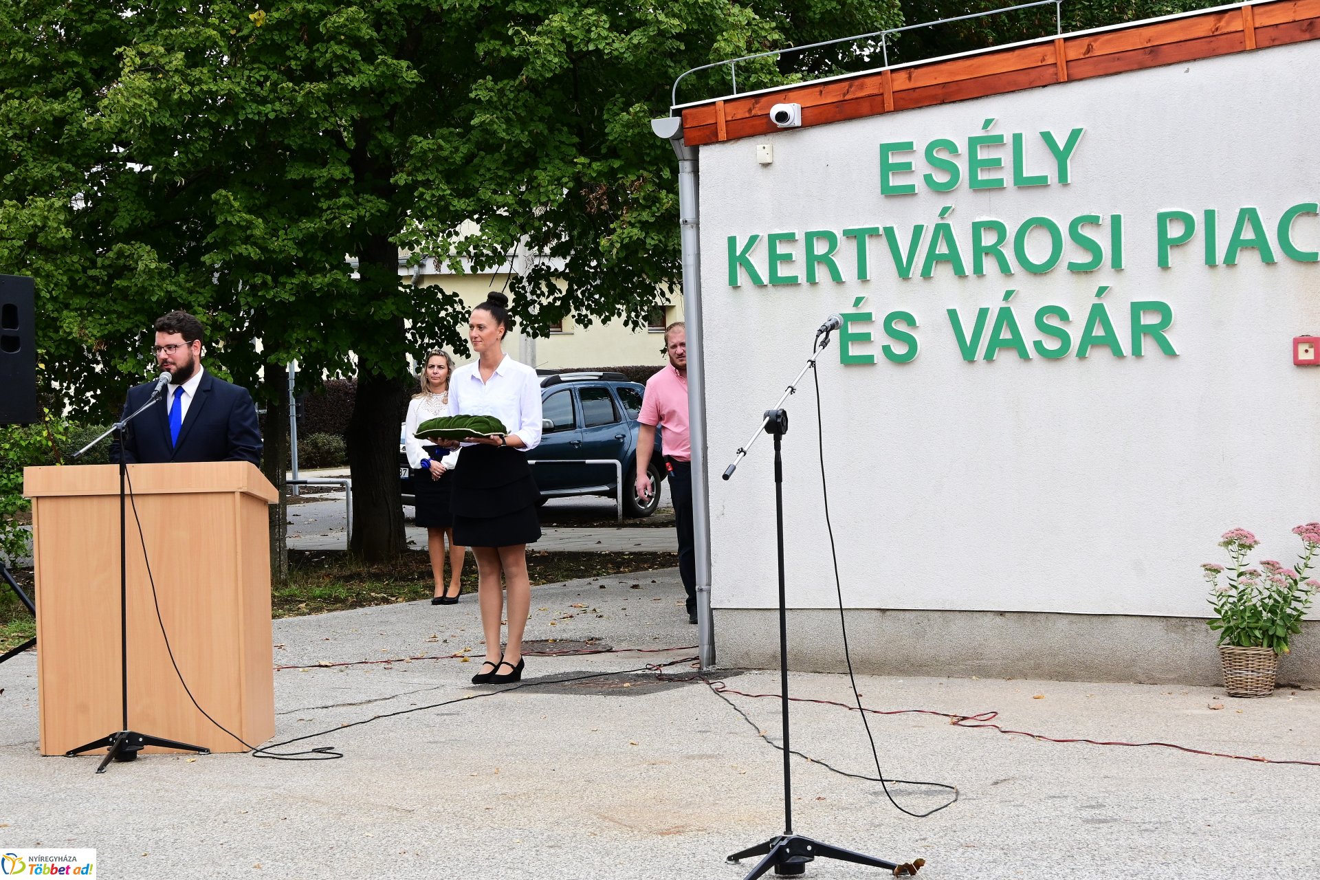 Posta és piac nyílt a Kertvárosban