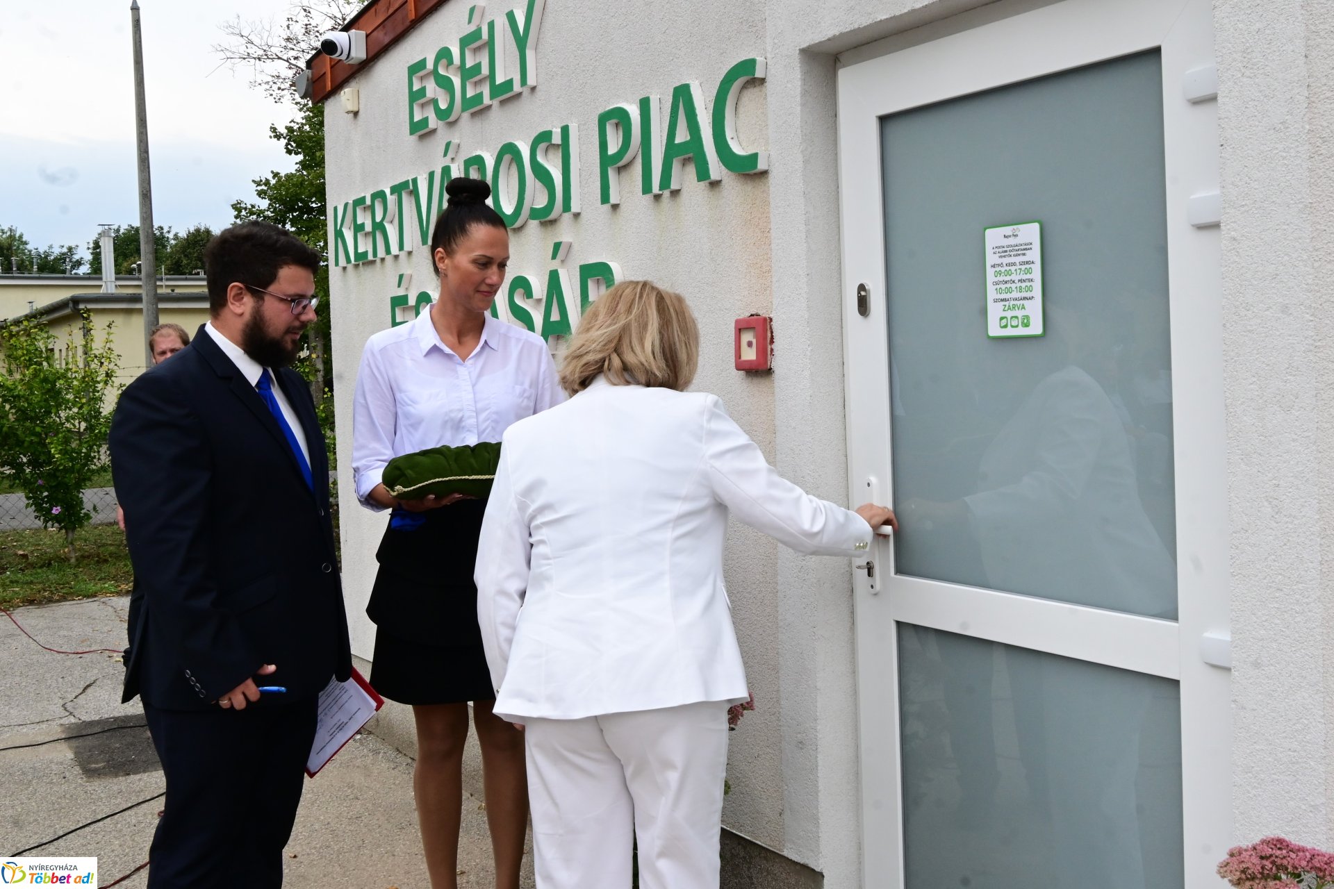 Posta és piac nyílt a Kertvárosban