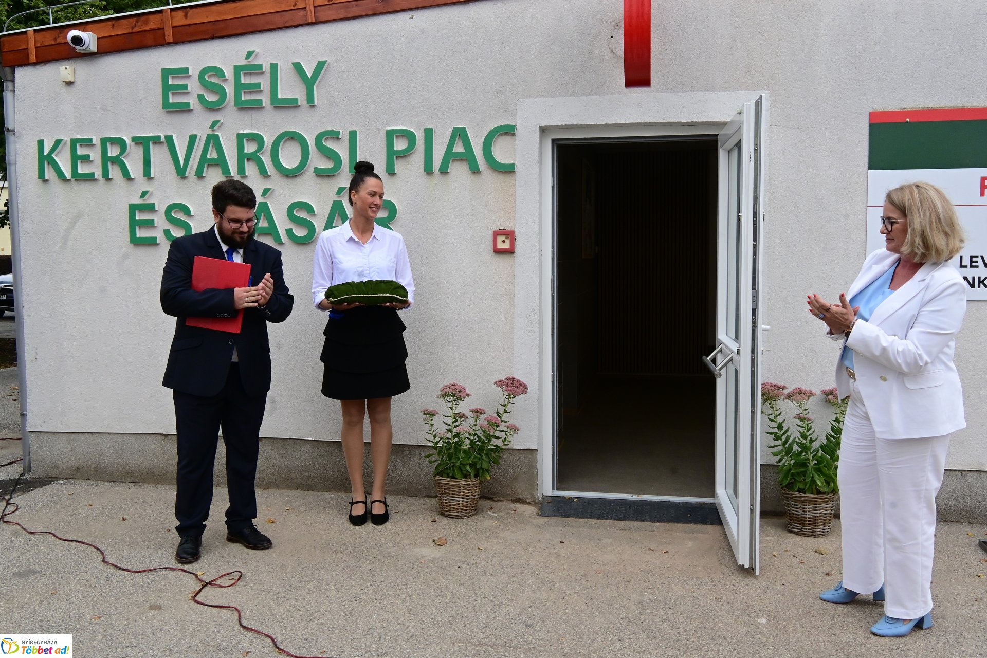 Posta és piac nyílt a Kertvárosban