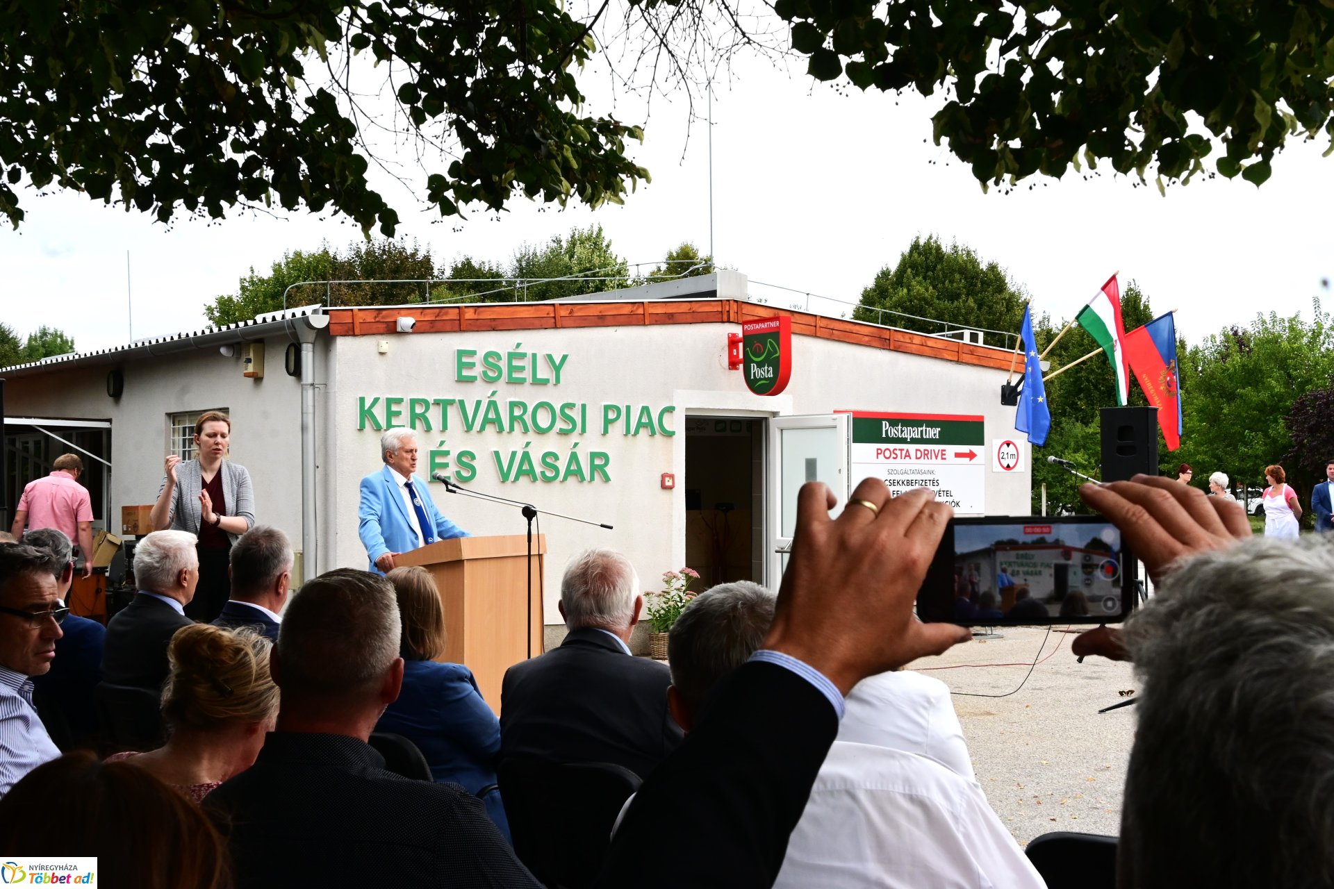 Posta és piac nyílt a Kertvárosban