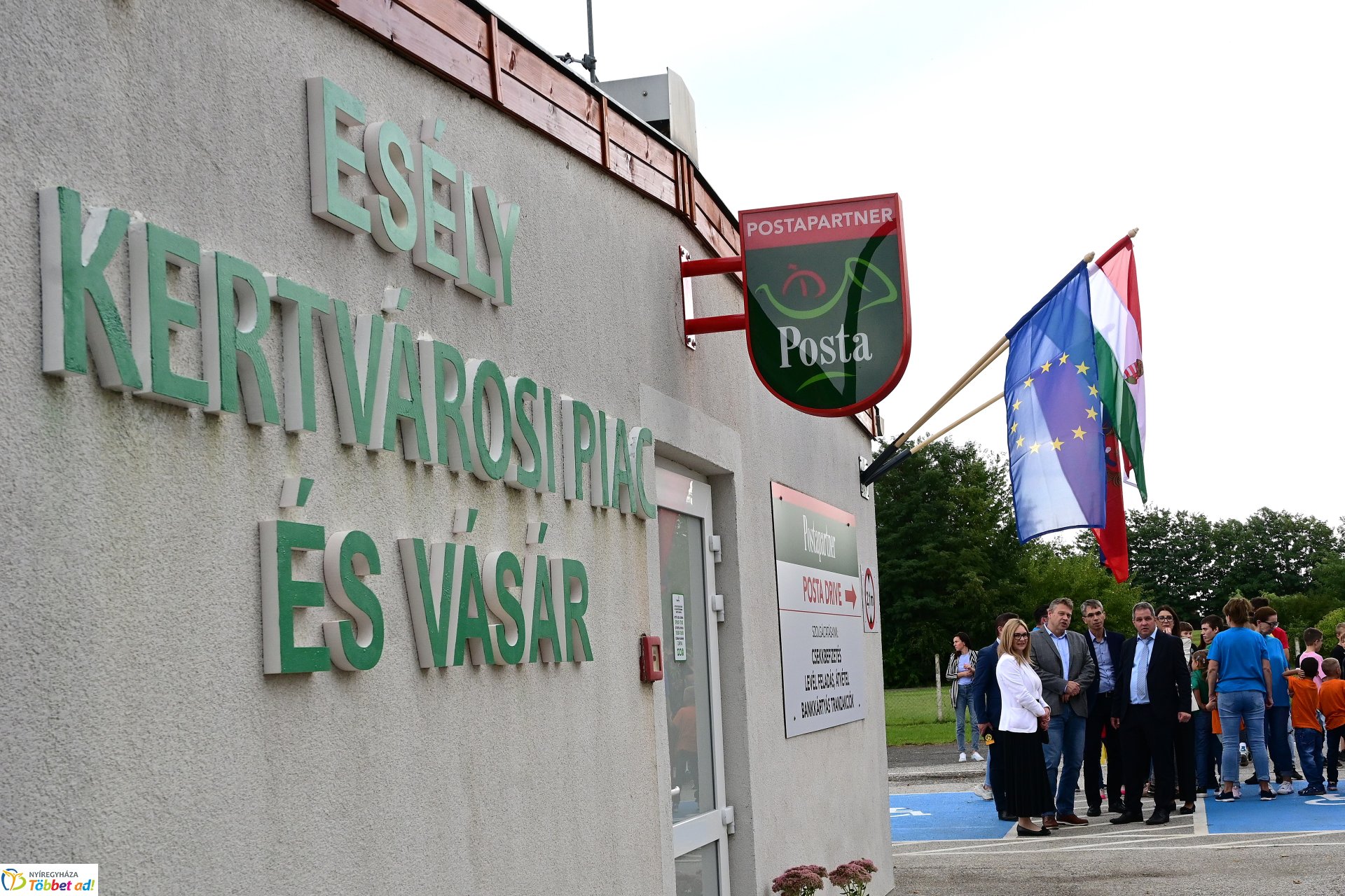 Posta és piac nyílt a Kertvárosban