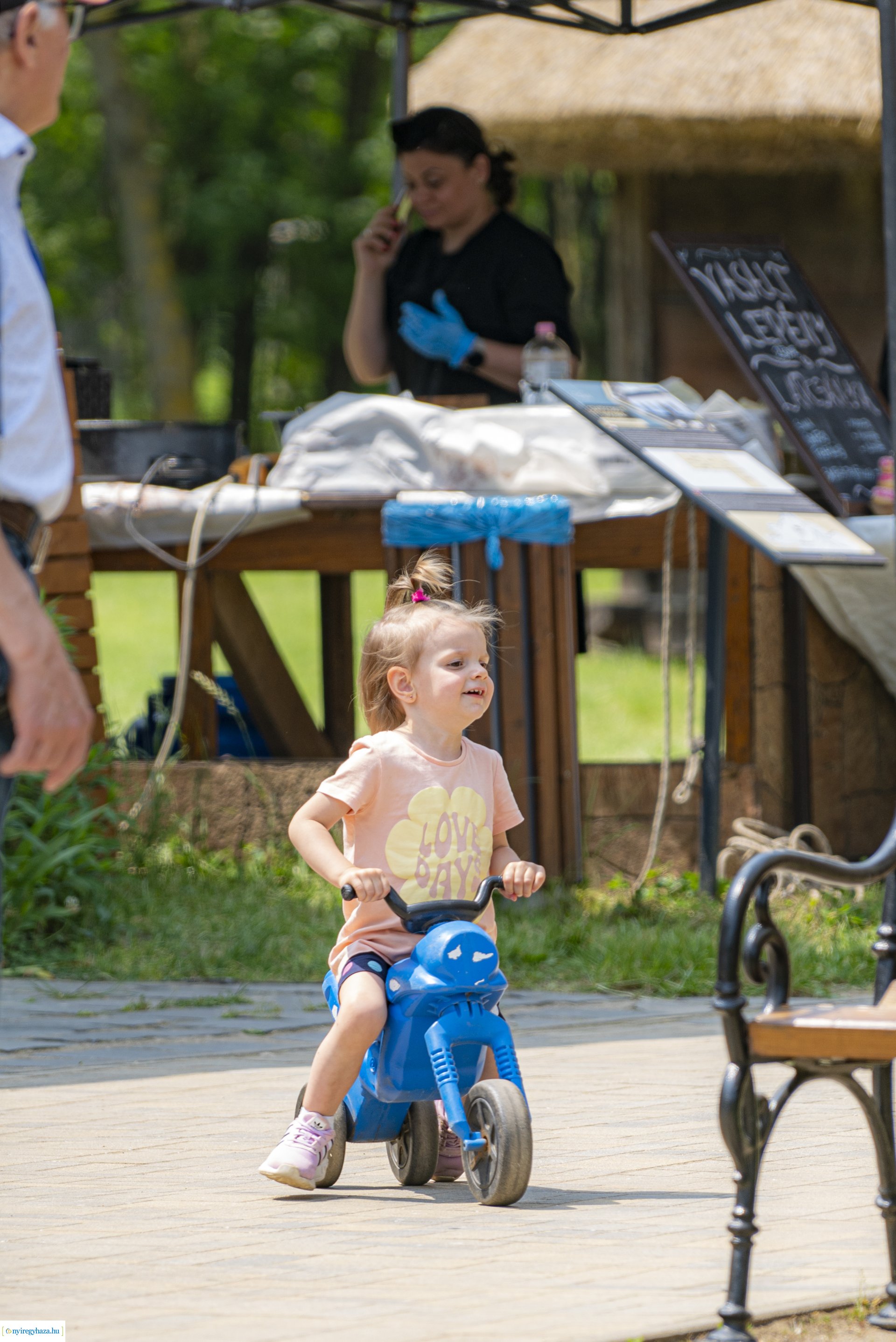 Pünkösdi sokadalom a Sóstói Múzeumfaluban