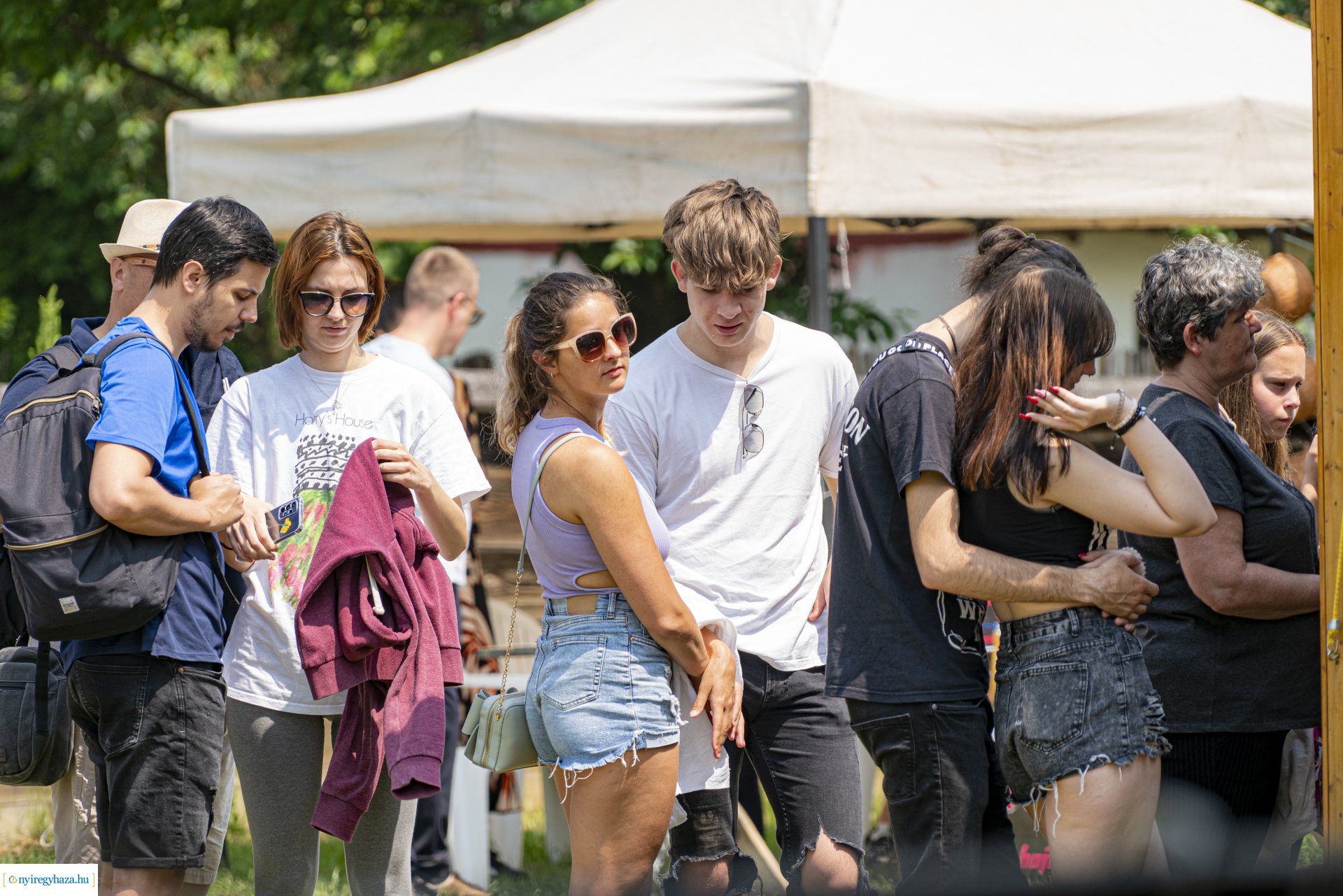 Pünkösdi sokadalom a Sóstói Múzeumfaluban