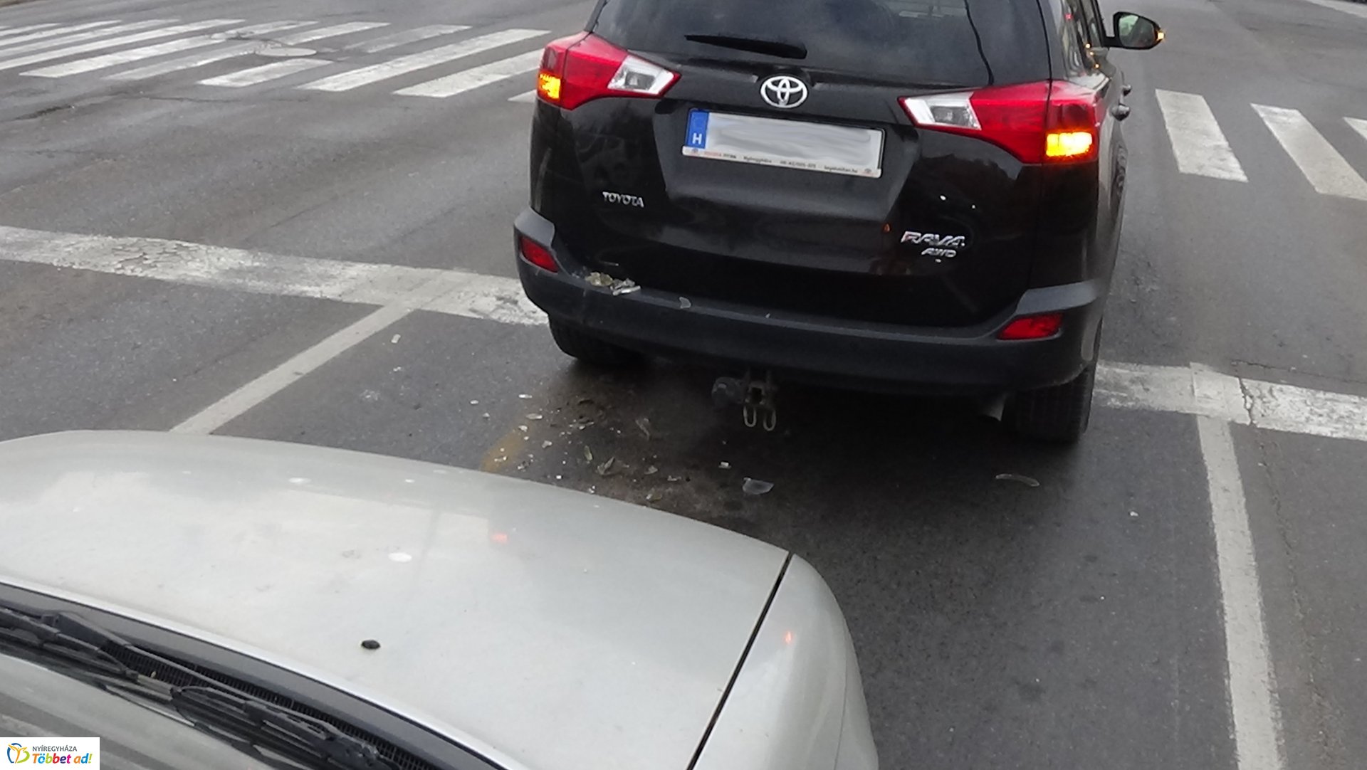 Ráfutásos baleset történt a Pazonyi téren