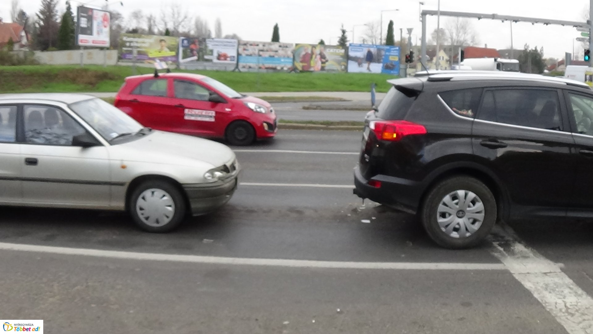 Ráfutásos baleset történt a Pazonyi téren