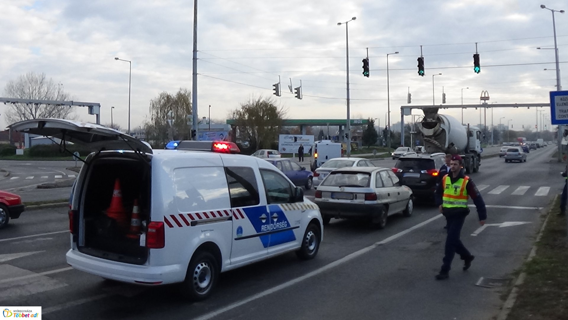 Ráfutásos baleset történt a Pazonyi téren