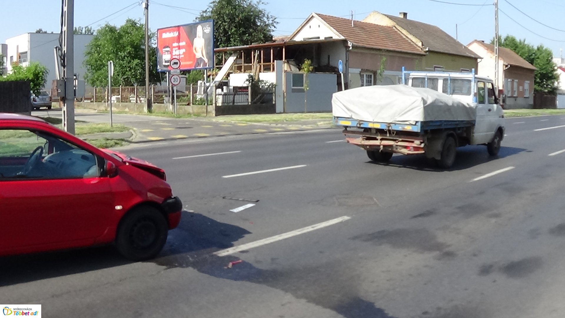 Ráfutásos baleset történt az Orosi úton