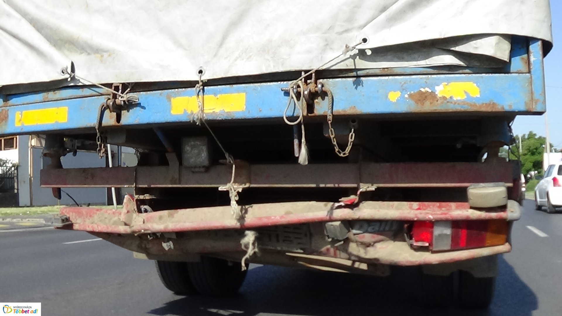 Ráfutásos baleset történt az Orosi úton